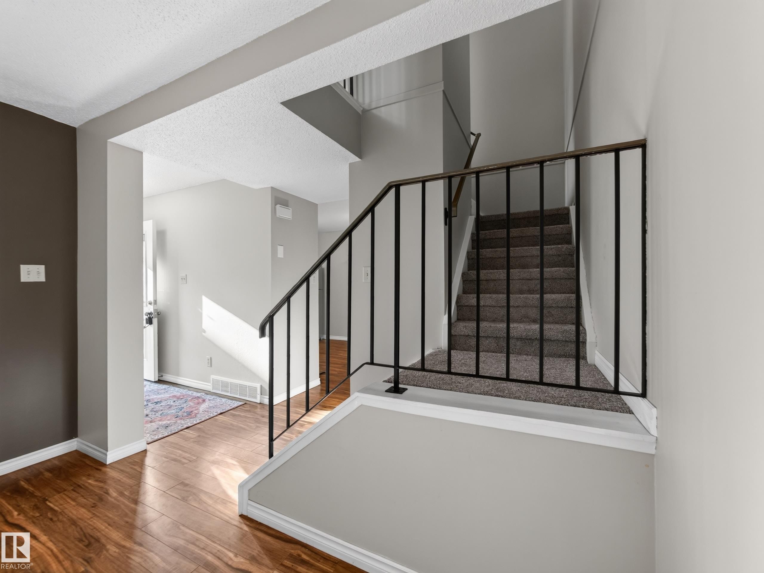 57 Woodvale Village Nw, Edmonton, AB