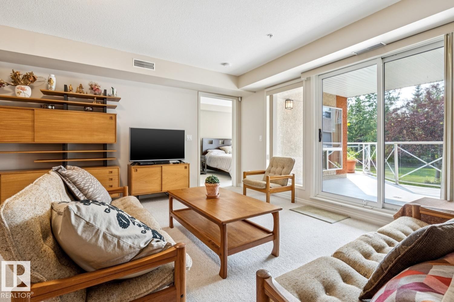 #113 7510 89 St Nw, Edmonton, AB - Indoor Photo Showing Living Room