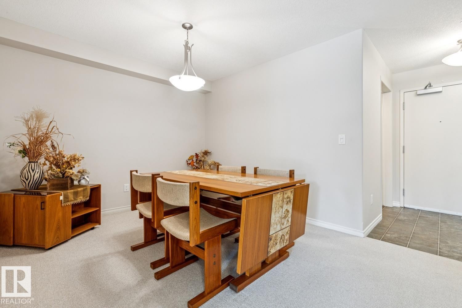 #113 7510 89 St Nw, Edmonton, AB - Indoor
