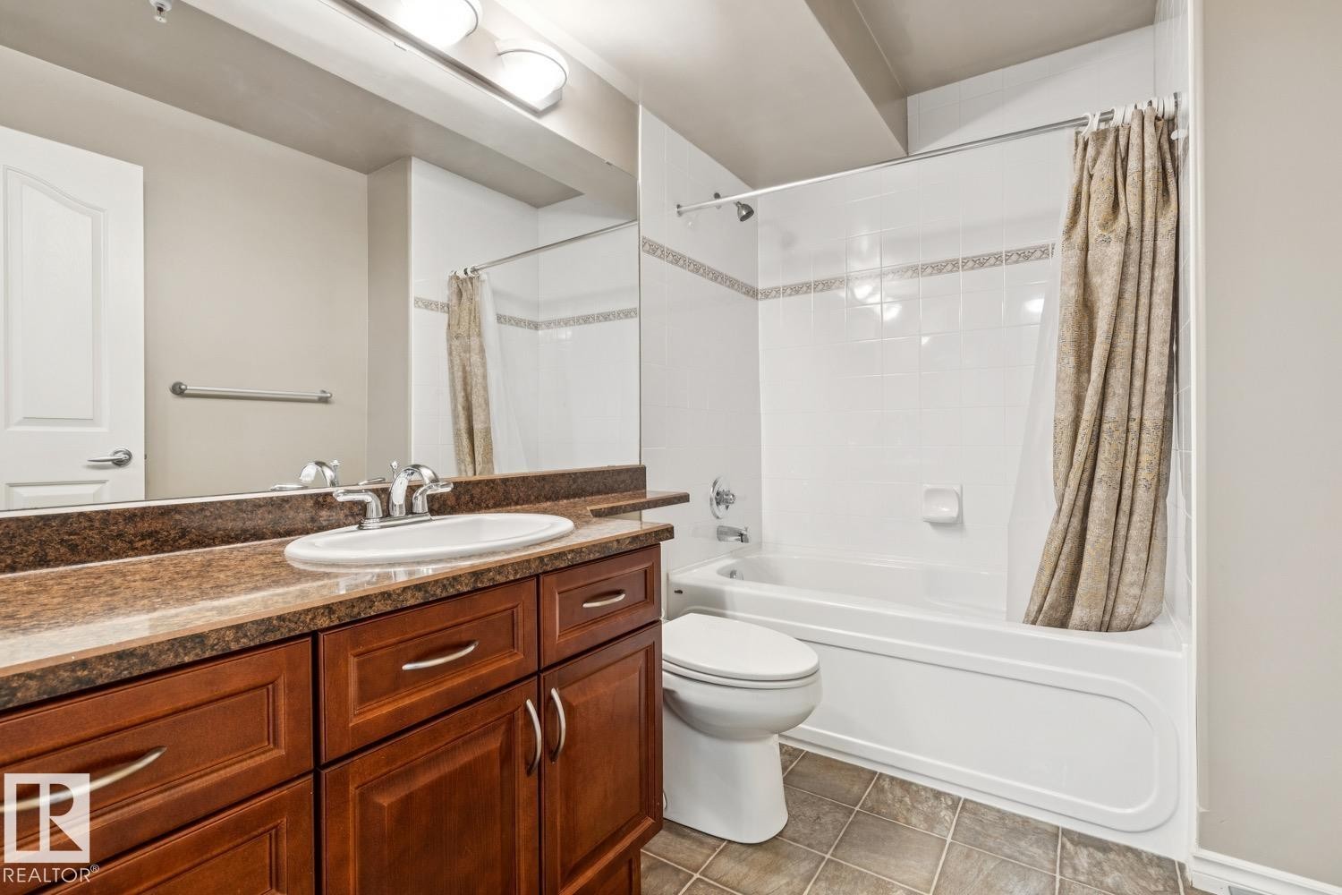 #113 7510 89 St Nw, Edmonton, AB - Indoor Photo Showing Bathroom