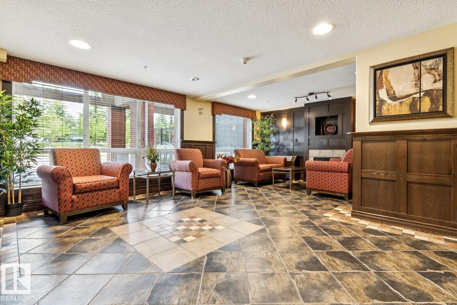 #113 7510 89 St Nw, Edmonton, AB - Indoor Photo Showing Living Room