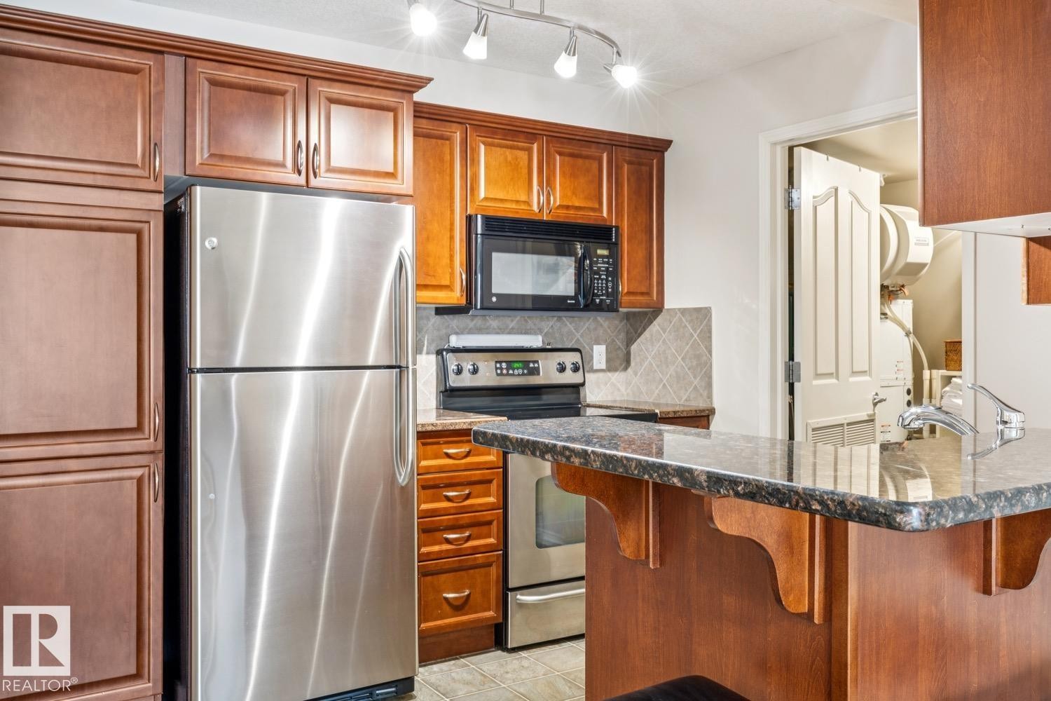 #113 7510 89 St Nw, Edmonton, AB - Indoor Photo Showing Kitchen