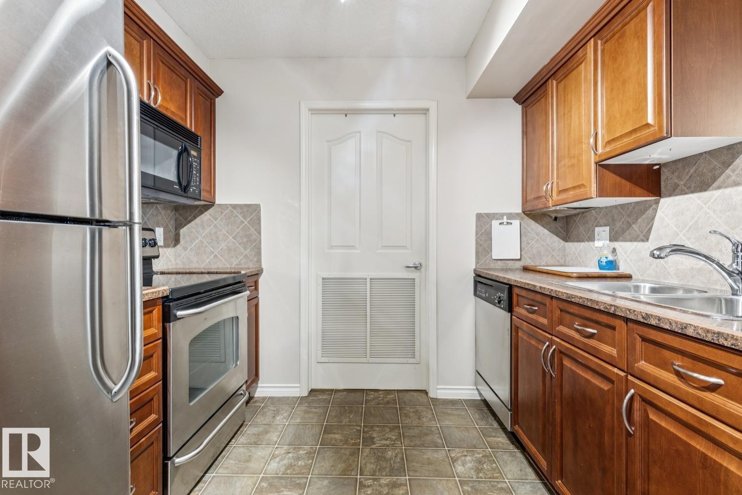 #113 7510 89 St Nw, Edmonton, AB - Indoor Photo Showing Kitchen