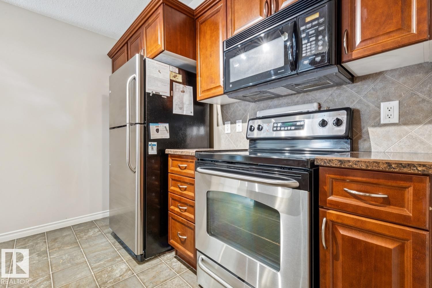 #113 7510 89 St Nw, Edmonton, AB - Indoor Photo Showing Kitchen