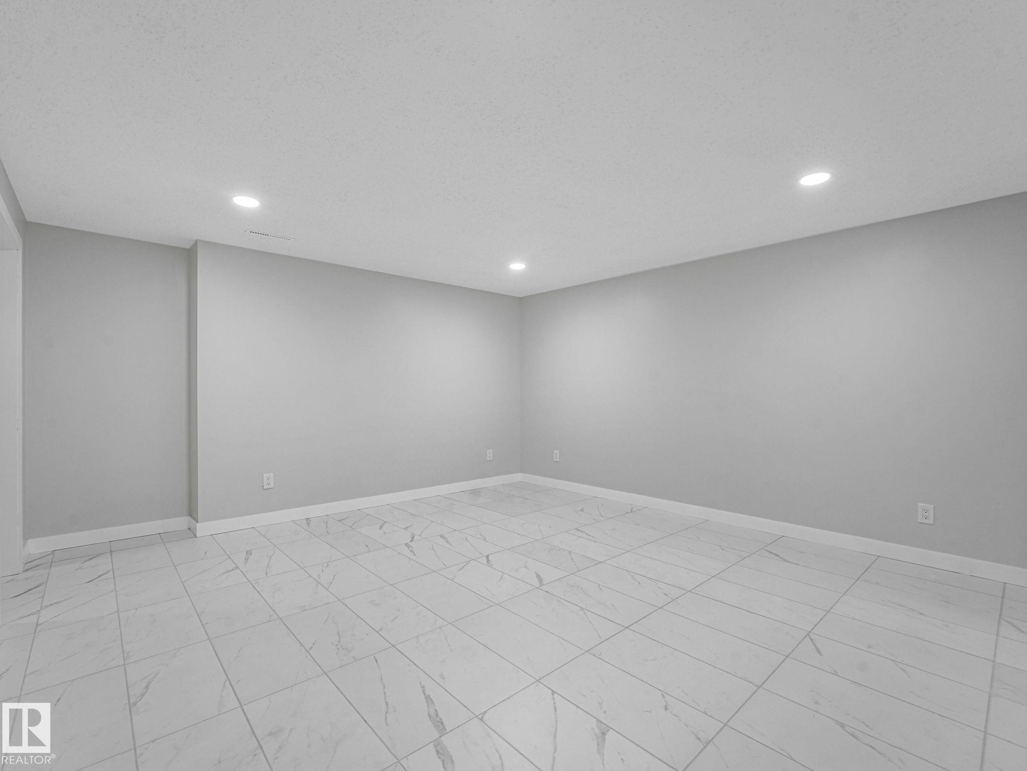 13807 92 Street Nw, Edmonton, AB