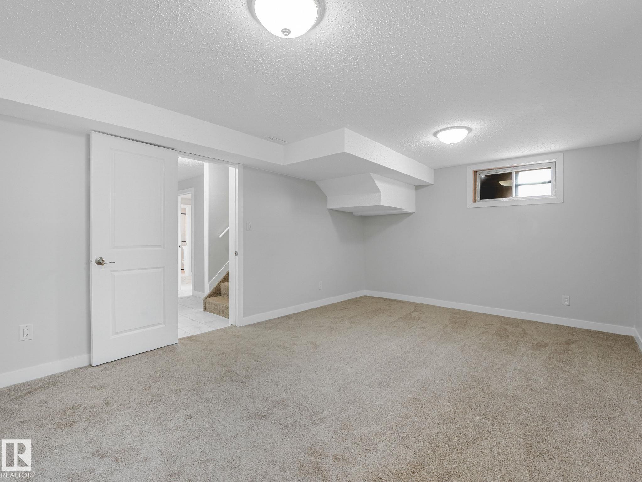 13807 92 Street Nw, Edmonton, AB