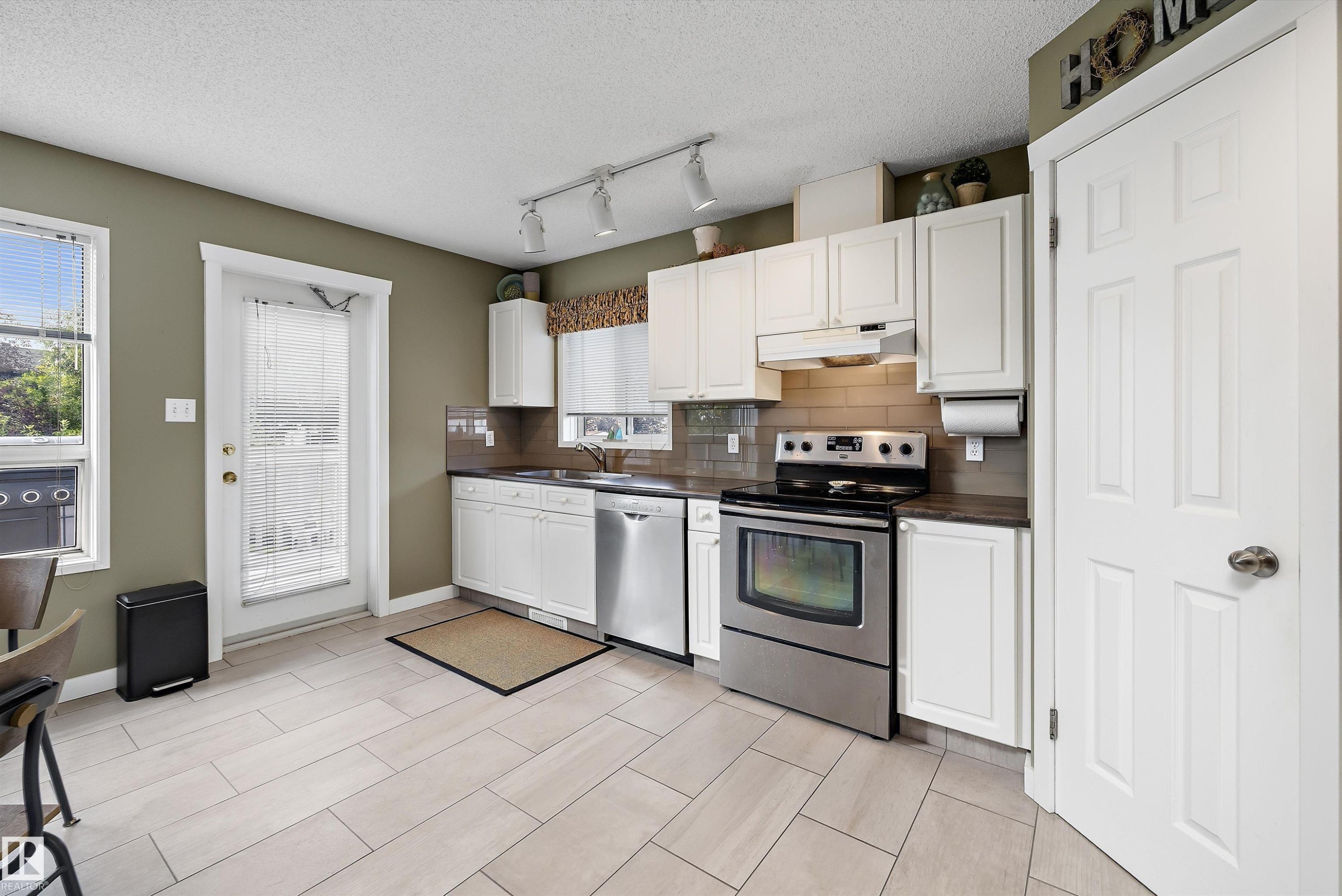 17226 113A Street Nw, Edmonton, AB