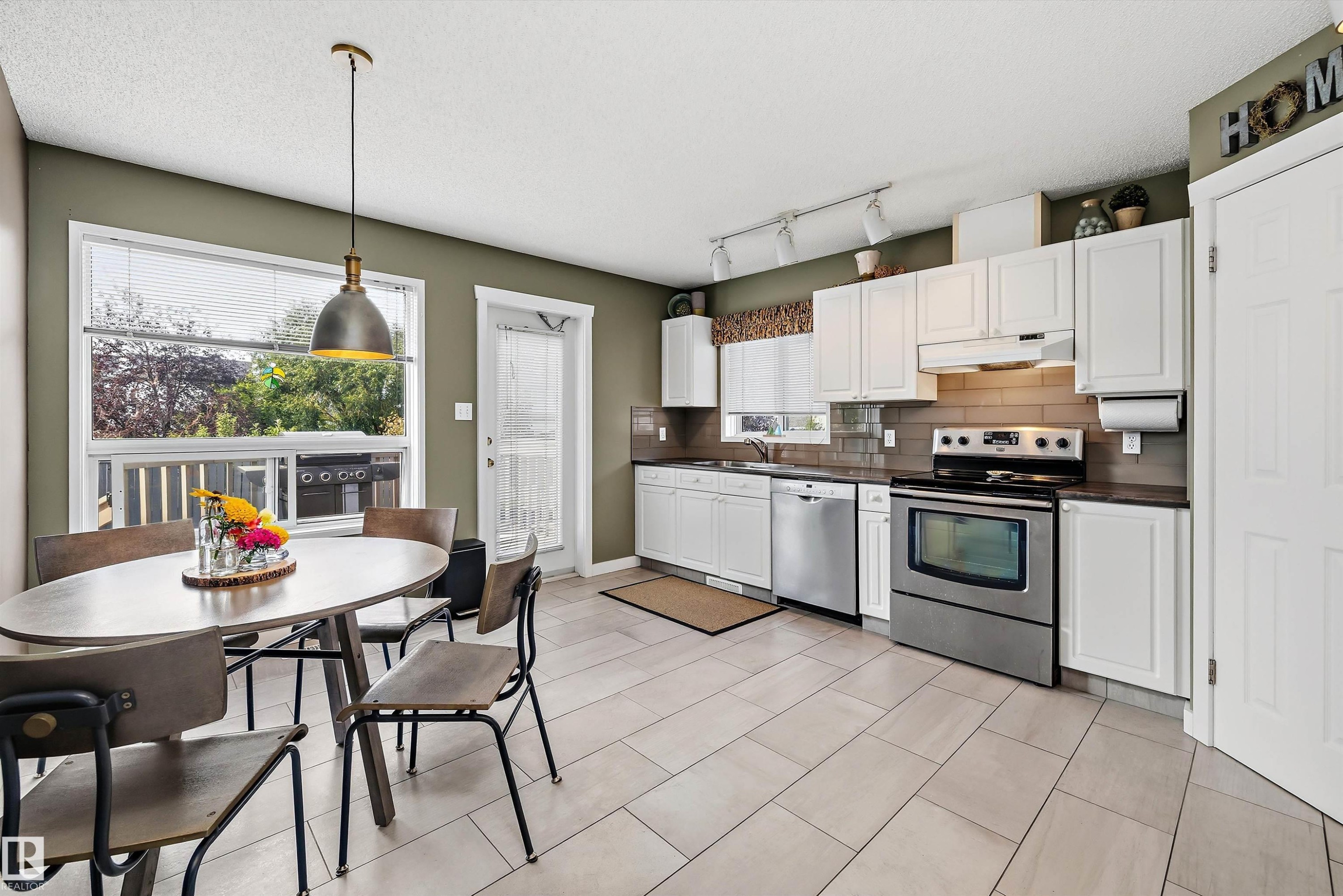 17226 113A Street Nw, Edmonton, AB