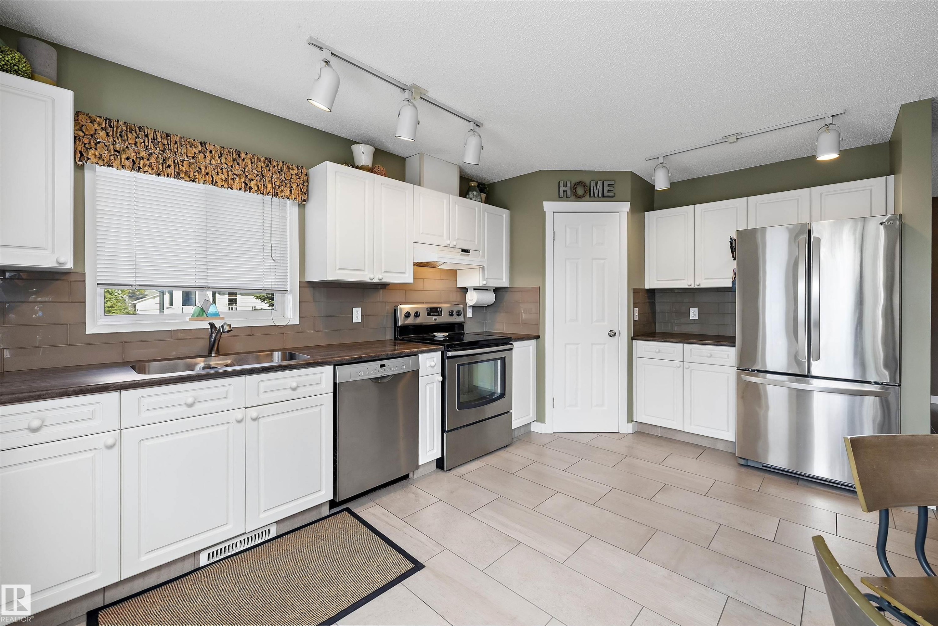 17226 113A Street Nw, Edmonton, AB