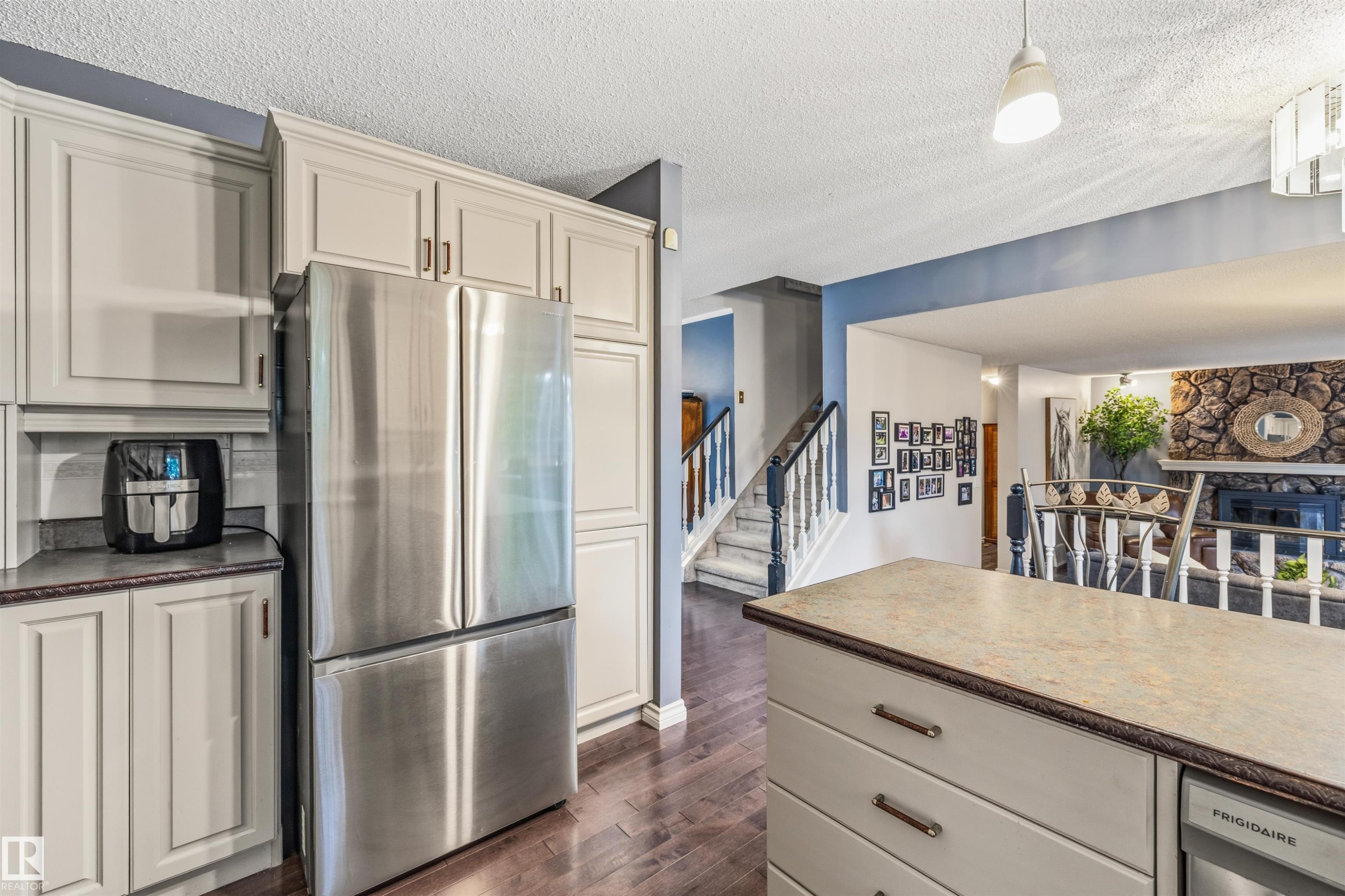 15915 112 Street Nw, Edmonton, AB - Indoor Photo Showing Kitchen With Stainless Steel Kitchen