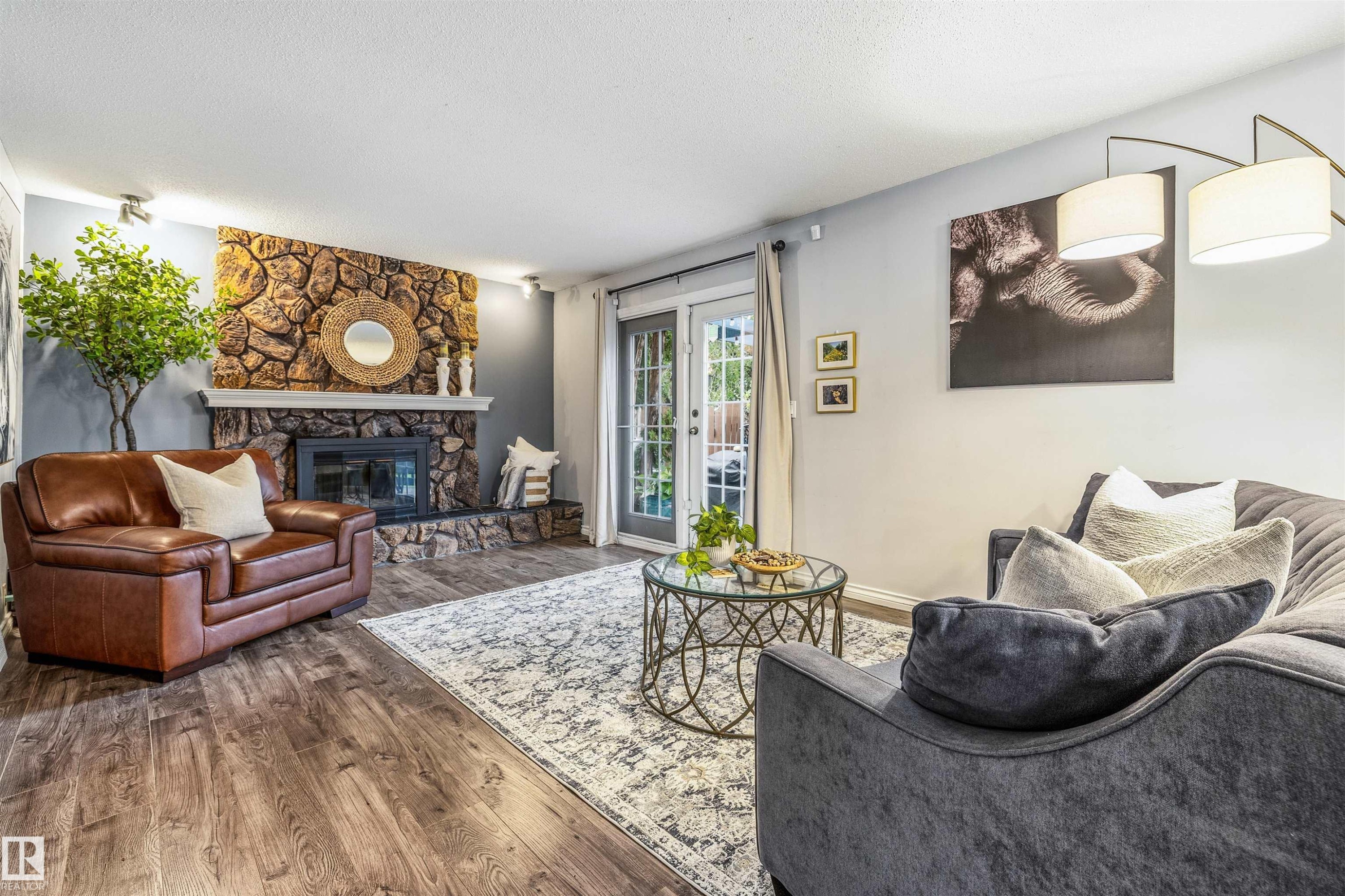 15915 112 Street Nw, Edmonton, AB - Indoor Photo Showing Living Room With Fireplace
