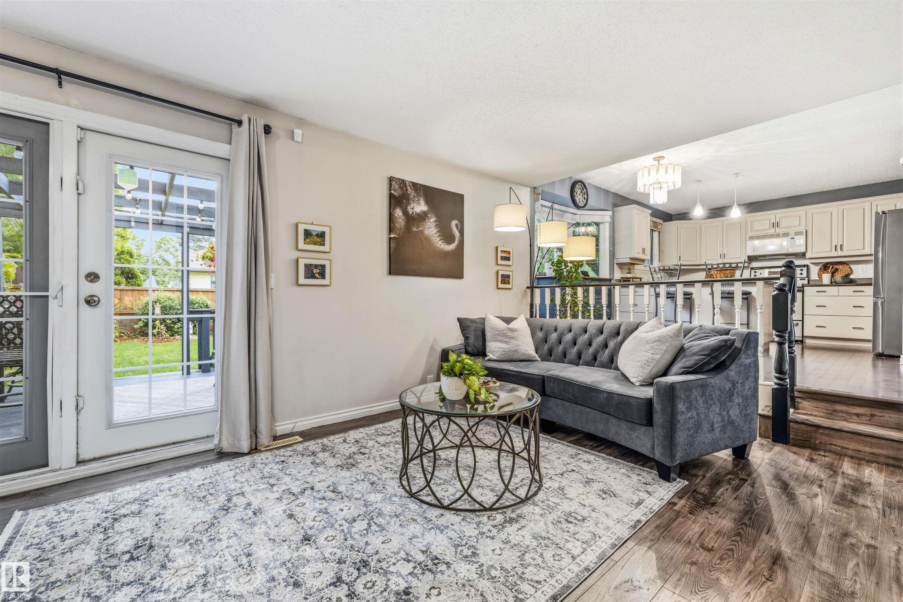 15915 112 Street Nw, Edmonton, AB - Indoor Photo Showing Living Room