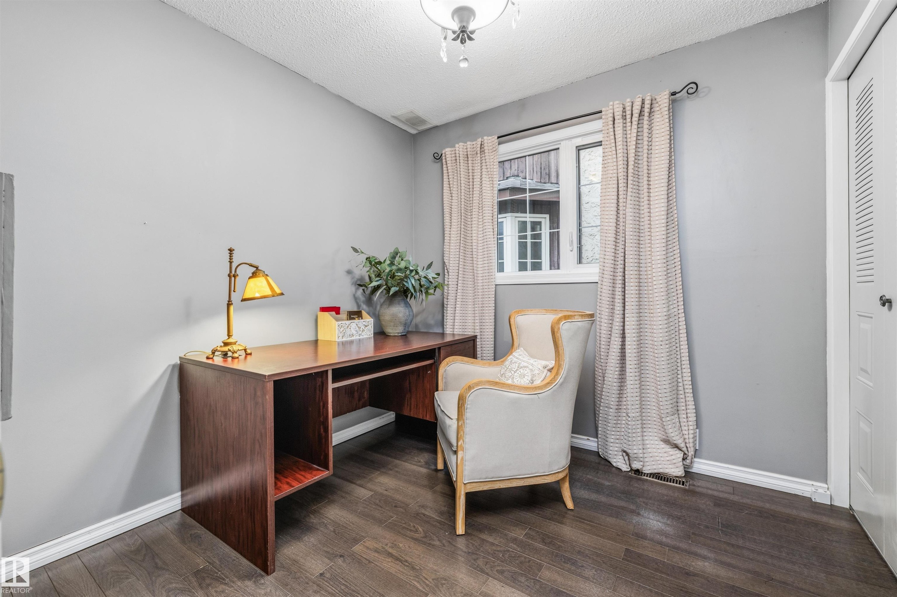 15915 112 Street Nw, Edmonton, AB - Indoor