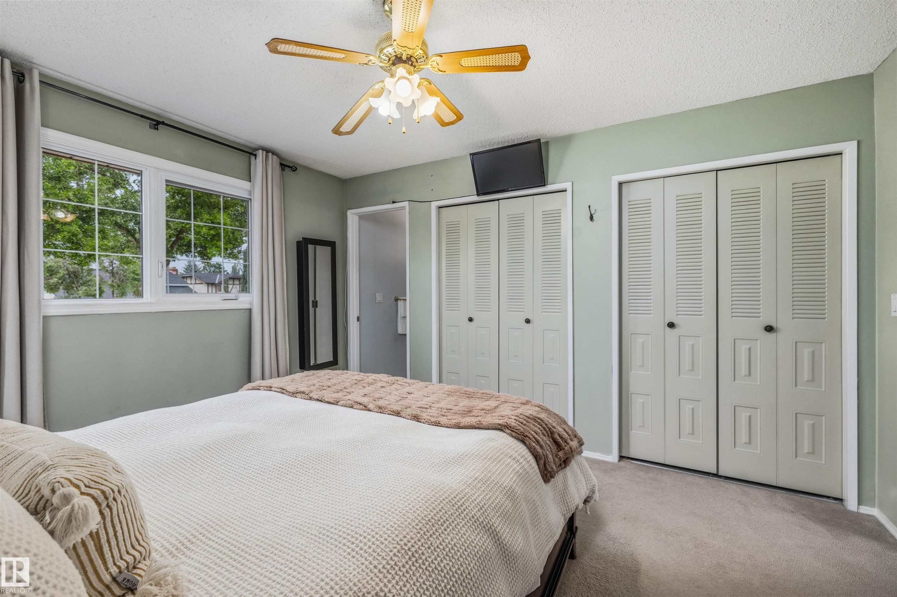 15915 112 Street Nw, Edmonton, AB - Indoor Photo Showing Bedroom