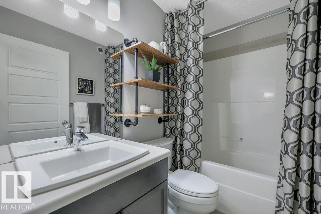 2nd floor main bath (4-pc) - 160 Desrochers Gate Sw, Edmonton, AB