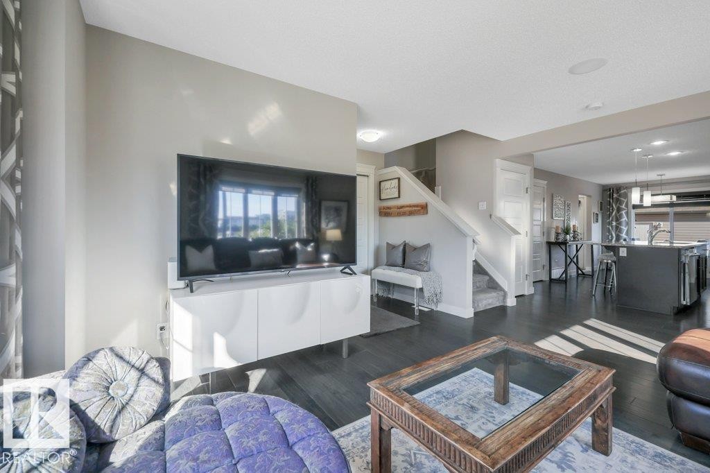 Beautiful open concept layout - 160 Desrochers Gate Sw, Edmonton, AB