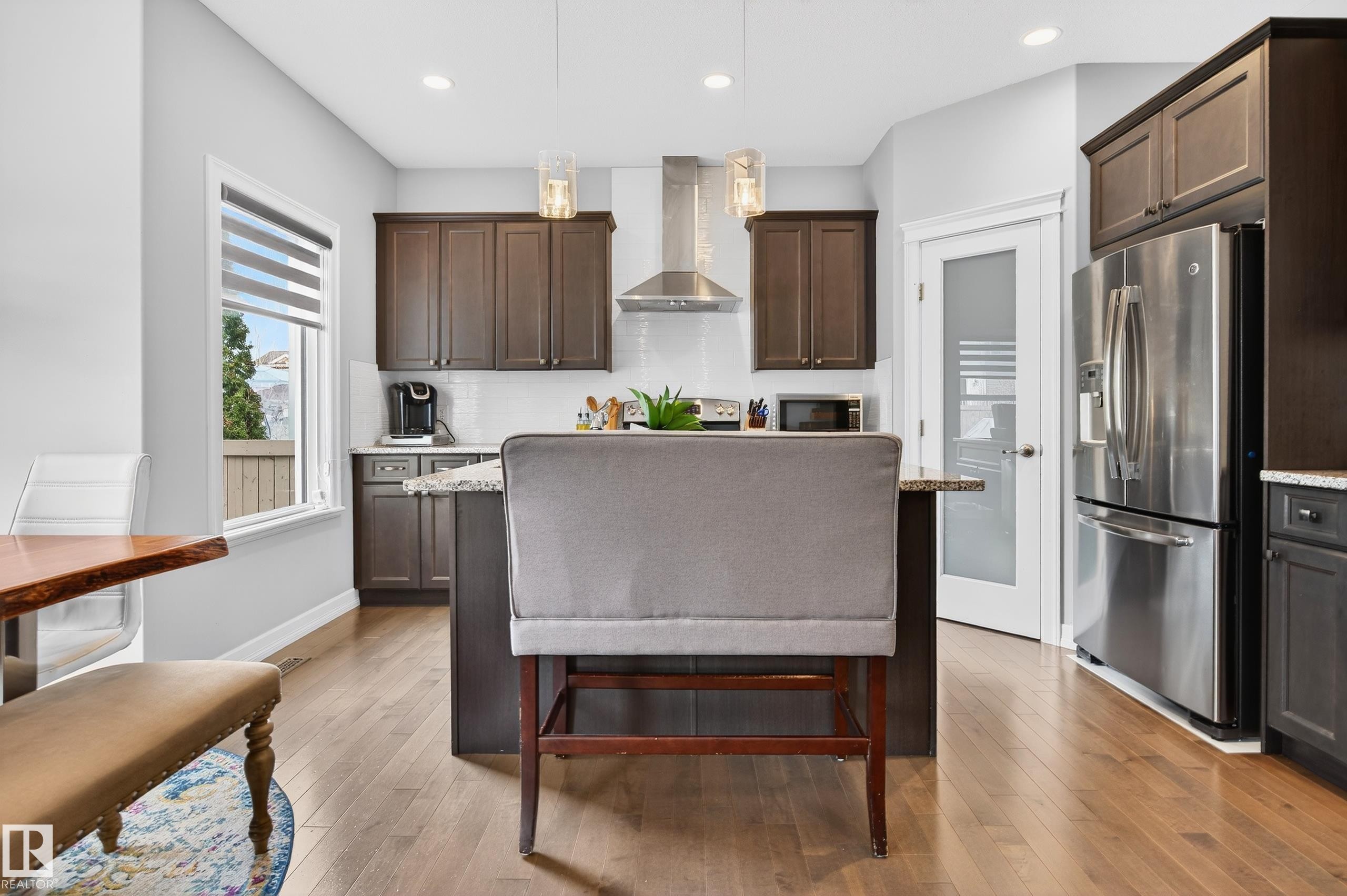 3306 Hilton Crescent Nw, Edmonton, AB - Indoor Photo Showing Kitchen