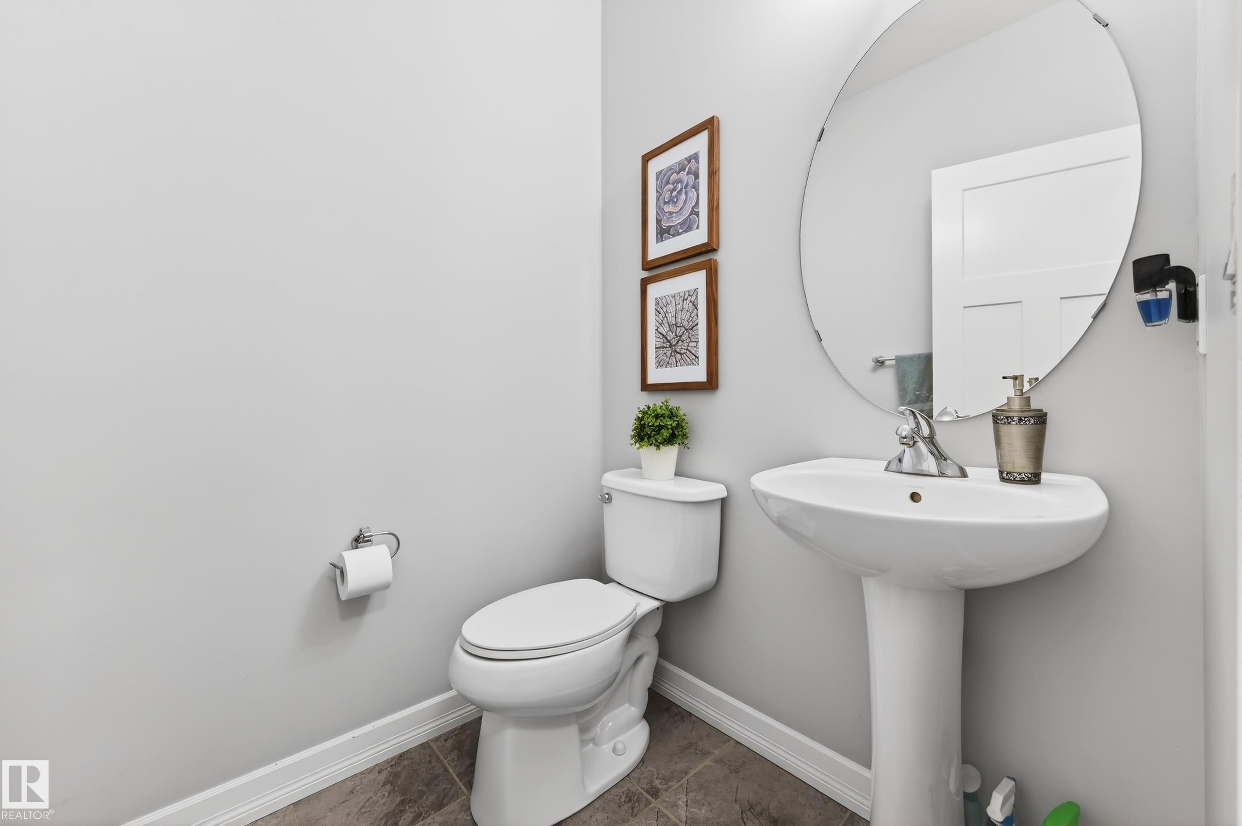 3306 Hilton Crescent Nw, Edmonton, AB - Indoor Photo Showing Bathroom