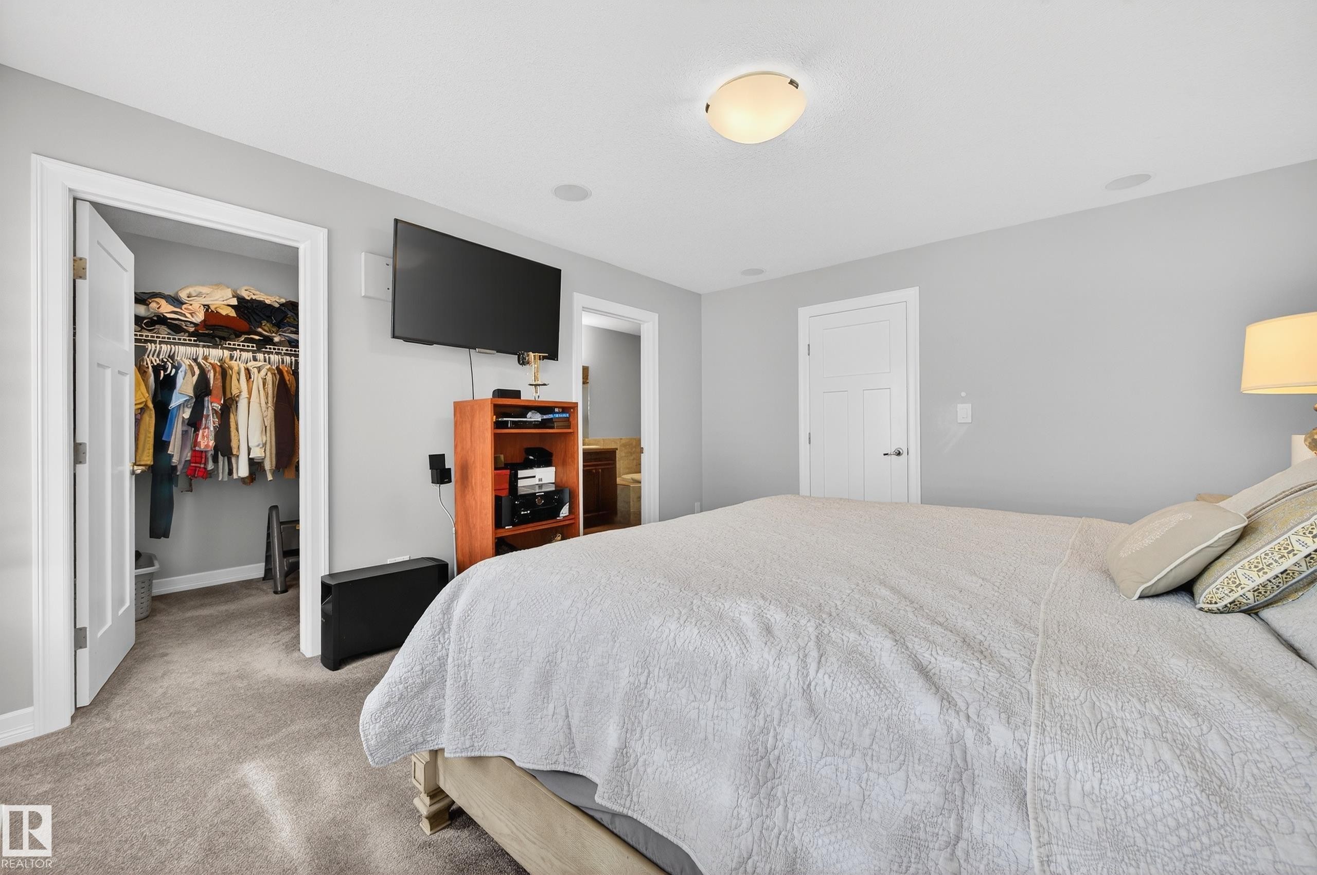 3306 Hilton Crescent Nw, Edmonton, AB - Indoor Photo Showing Bedroom