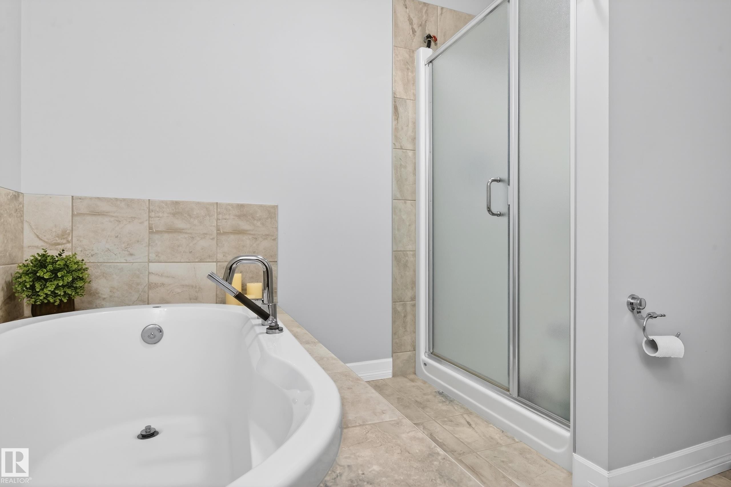 3306 Hilton Crescent Nw, Edmonton, AB - Indoor Photo Showing Bathroom