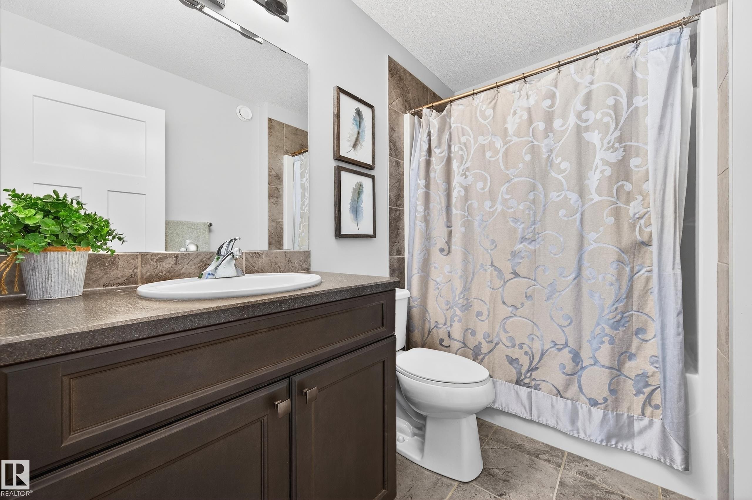 3306 Hilton Crescent Nw, Edmonton, AB - Indoor Photo Showing Bathroom