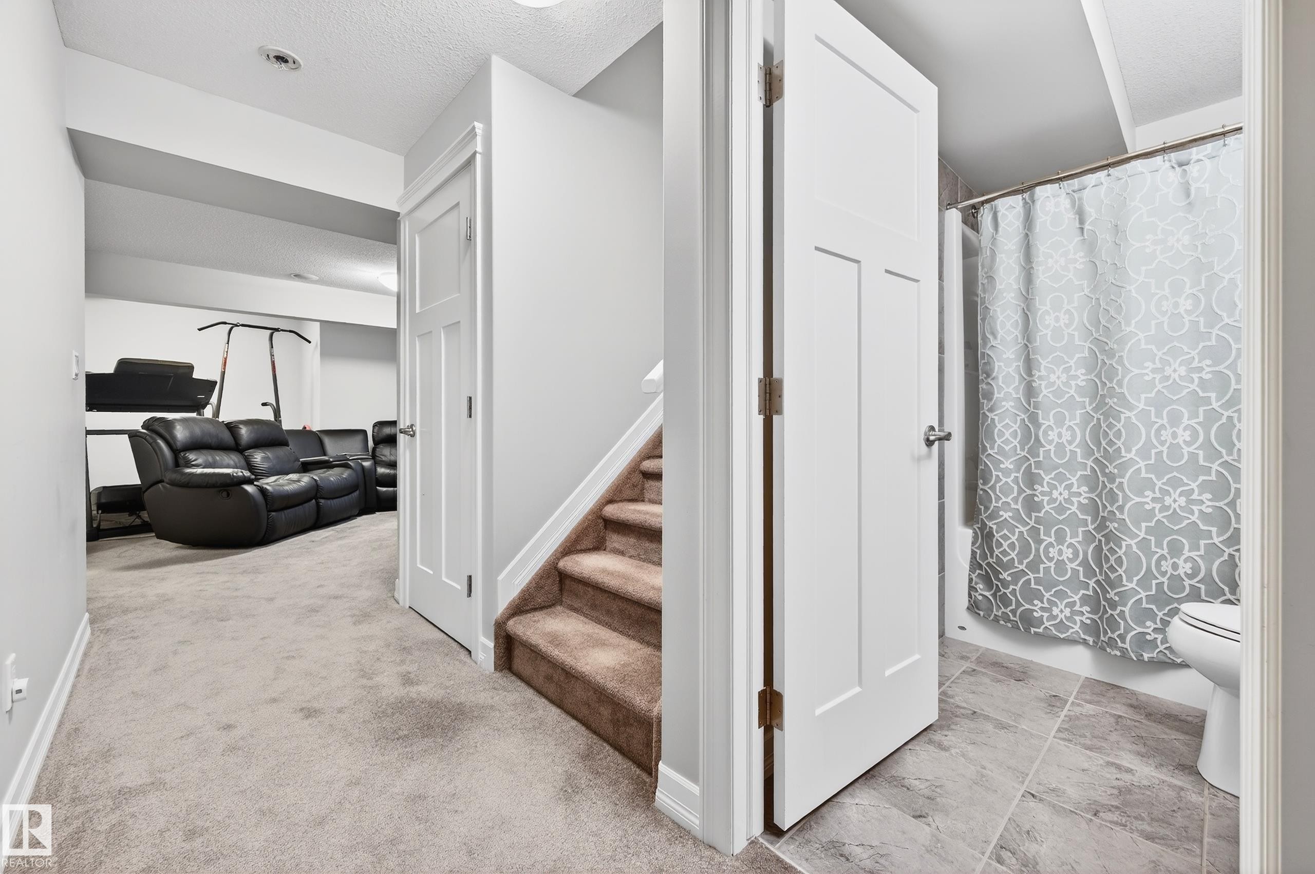 3306 Hilton Crescent Nw, Edmonton, AB - Indoor Photo Showing Other Room