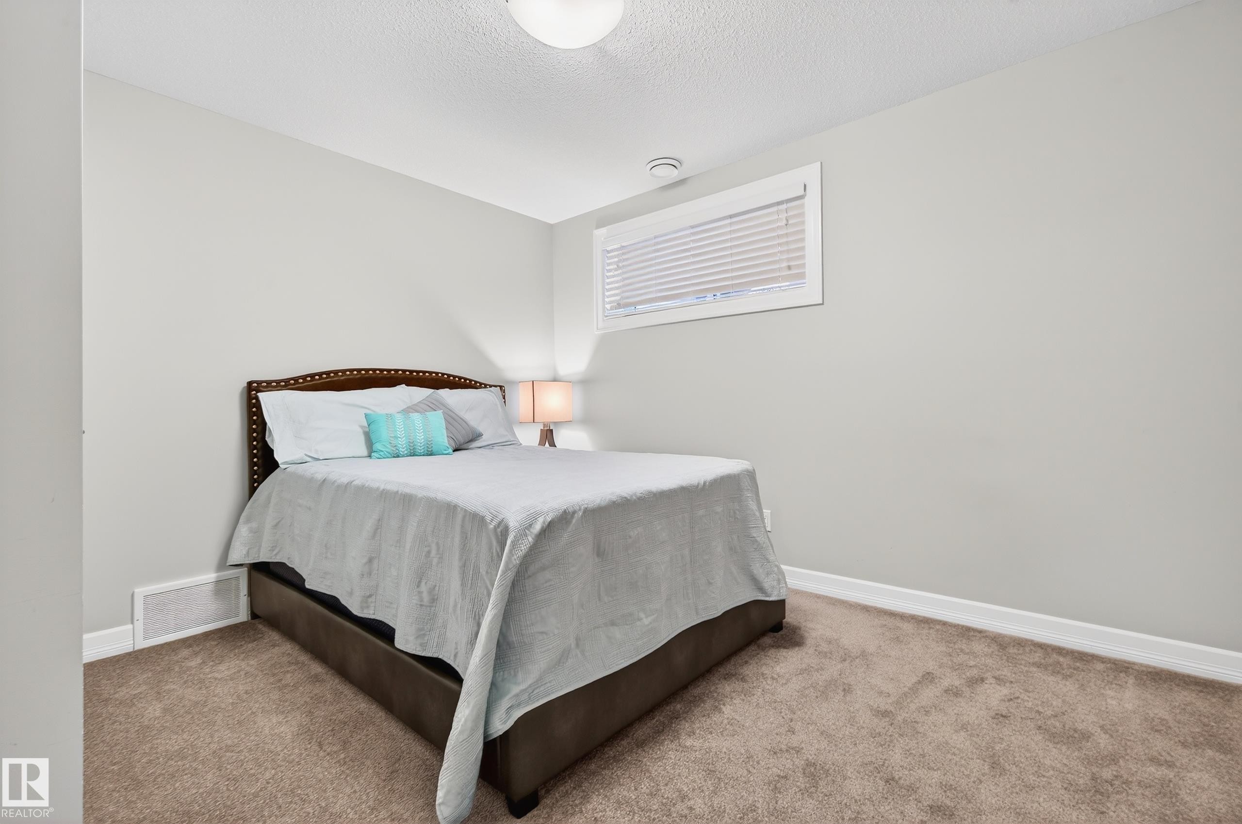 3306 Hilton Crescent Nw, Edmonton, AB - Indoor Photo Showing Bedroom