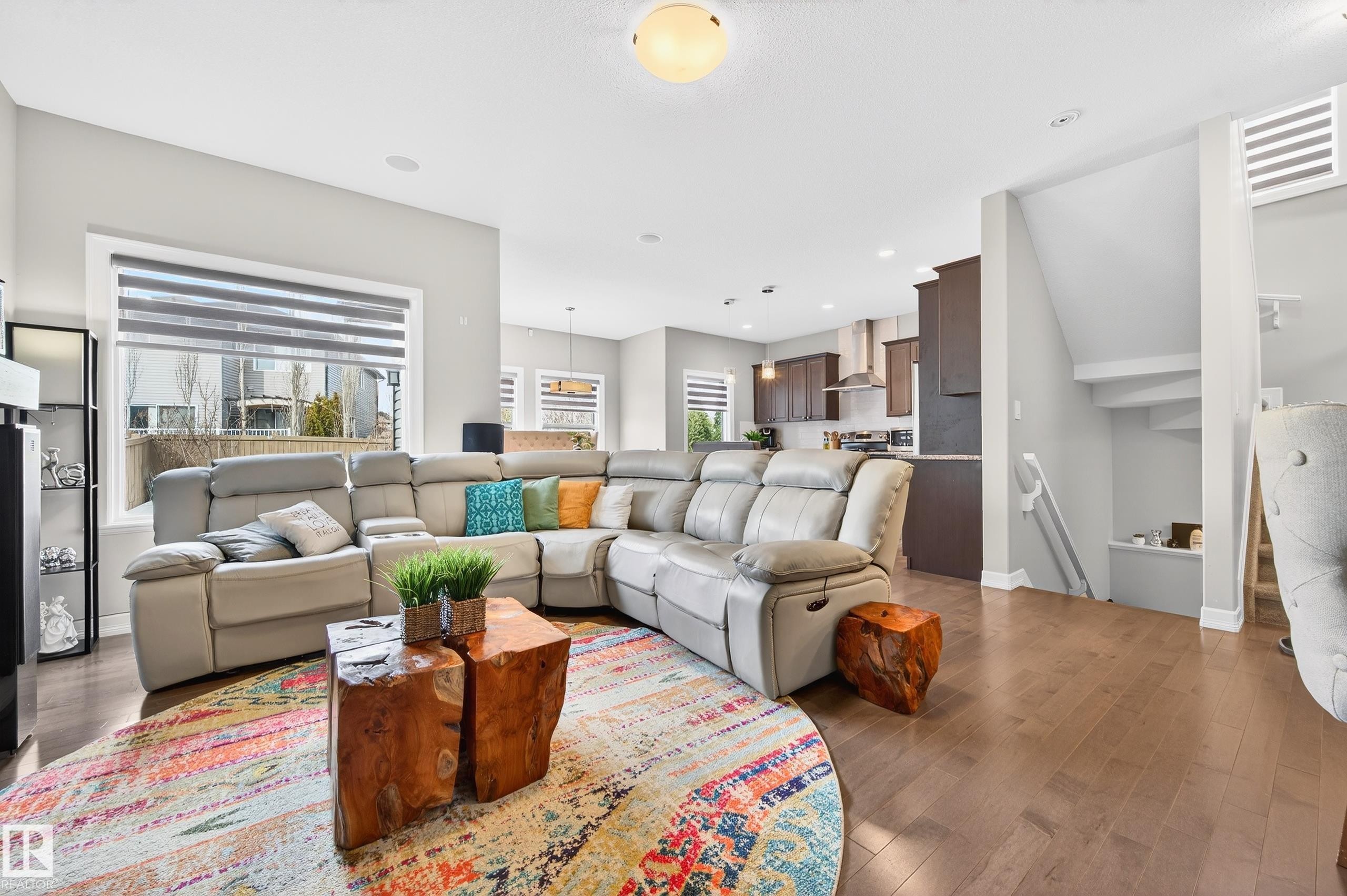 3306 Hilton Crescent Nw, Edmonton, AB - Indoor Photo Showing Living Room