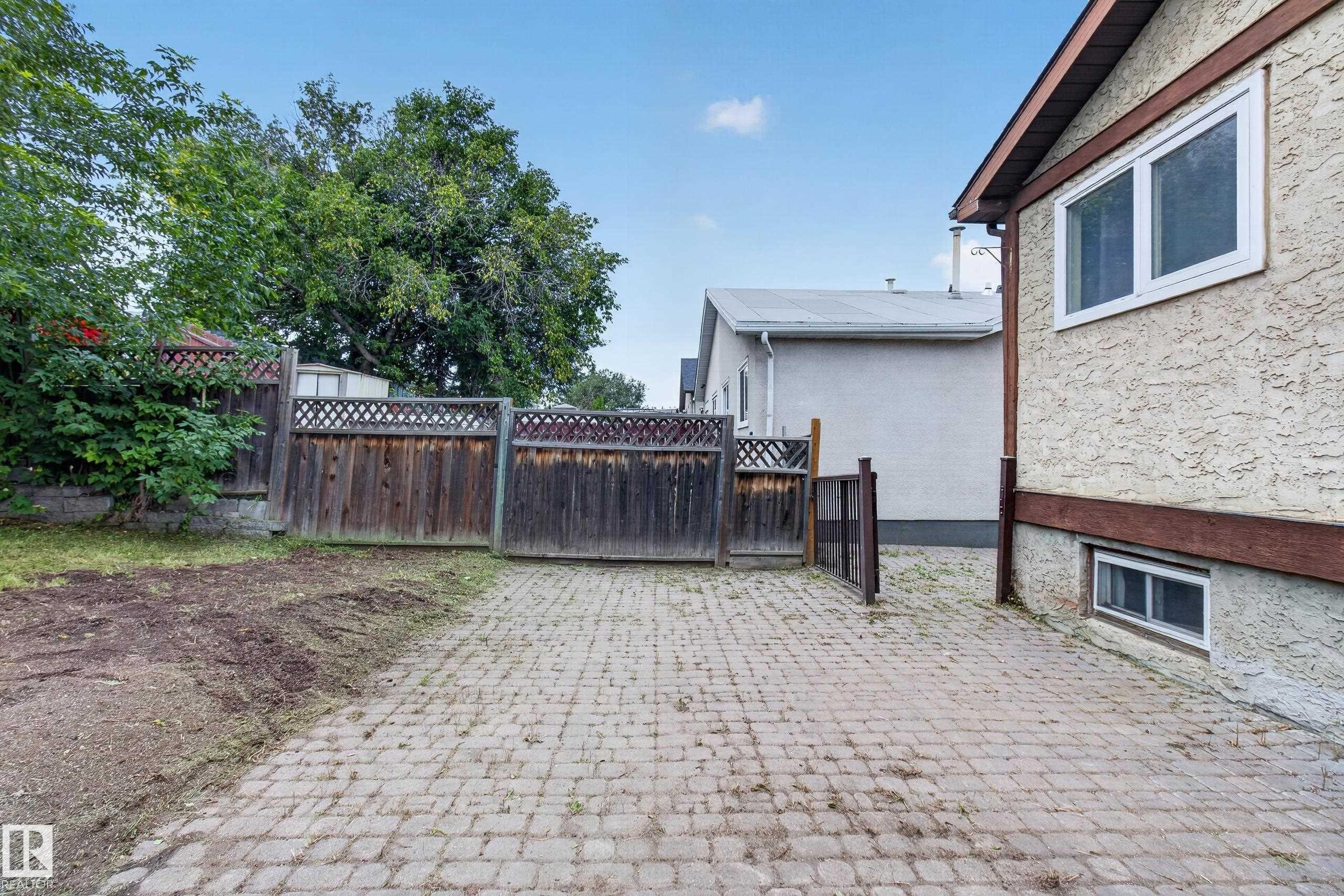 4629 126 Avenue Nw, Edmonton, AB