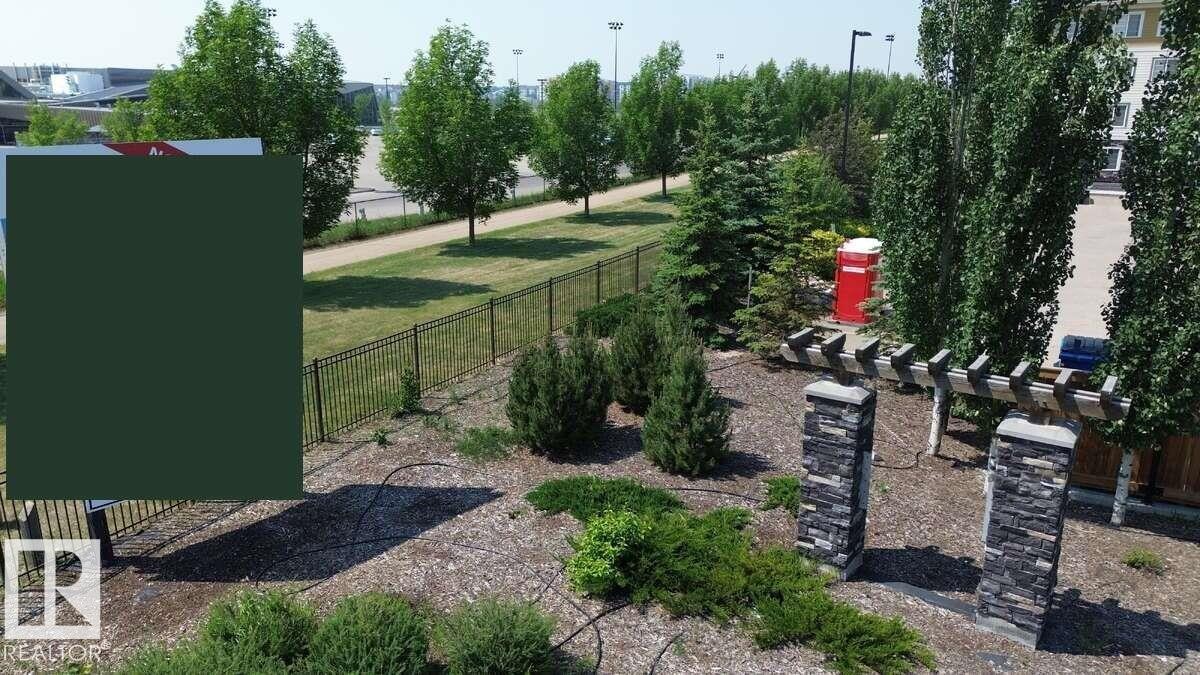#302 3670 139 Av Nw, Edmonton, AB - Outdoor