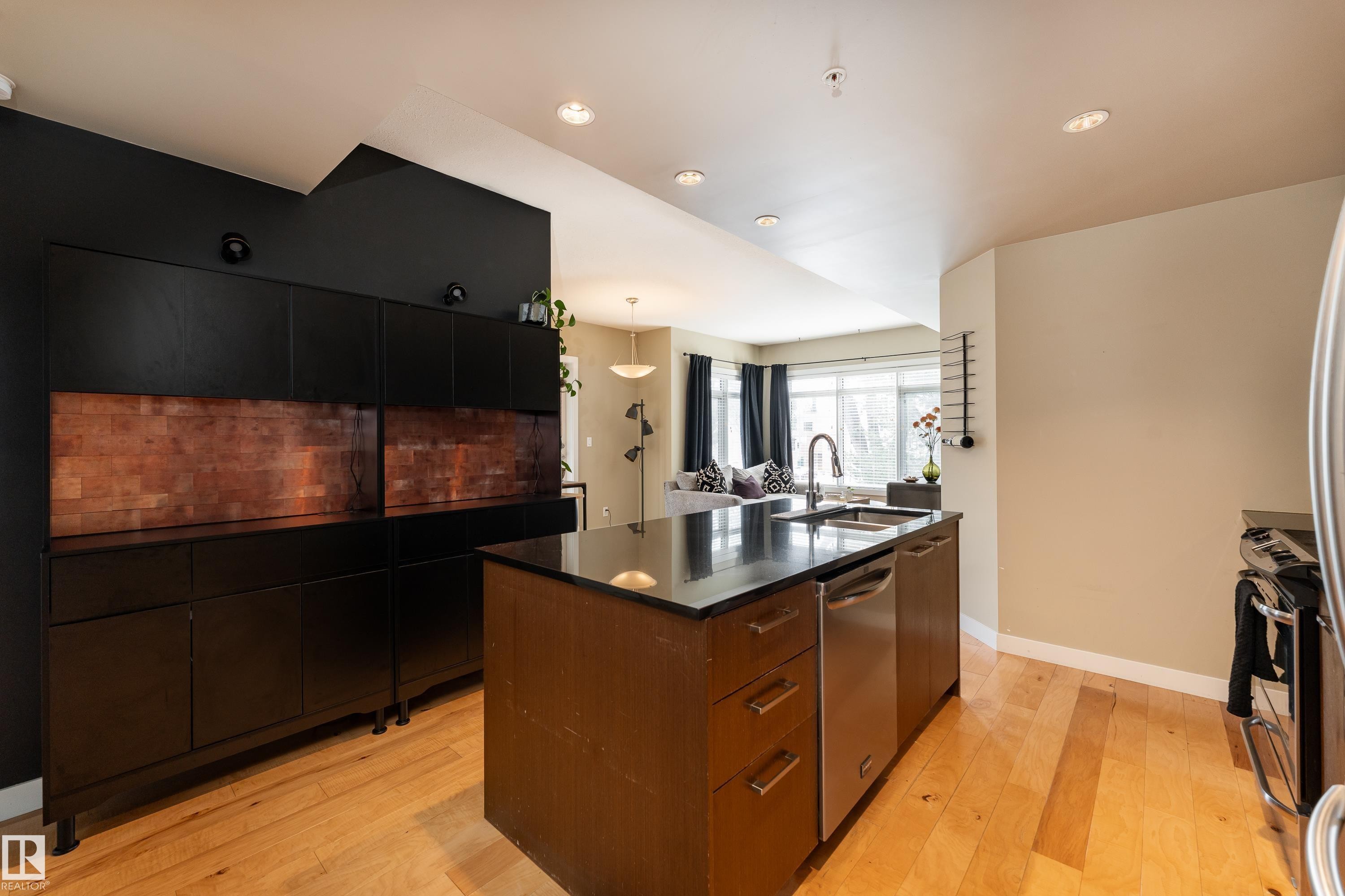 #204 9908 84 Av Nw, Edmonton, AB