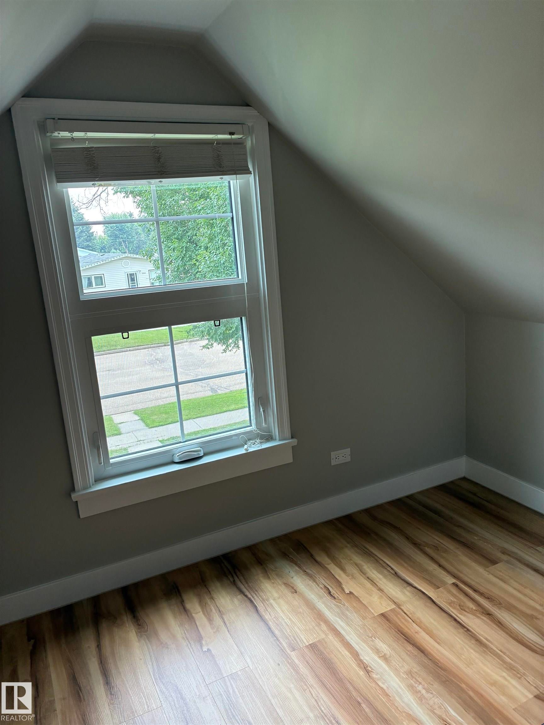 5240 55 Avenue, Viking, AB - Indoor Photo Showing Other Room