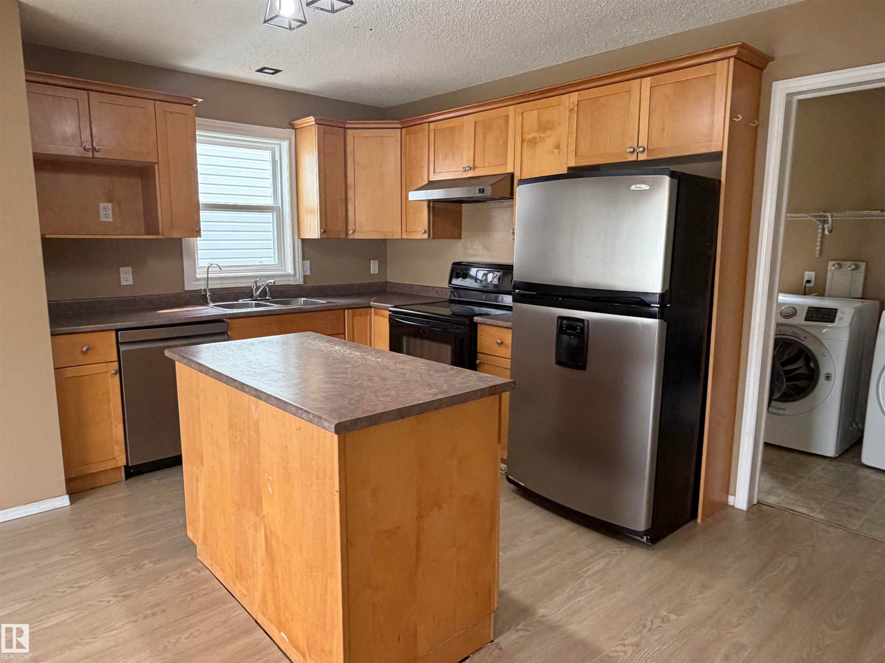 1750 Tomlinson Common Nw, Edmonton, AB