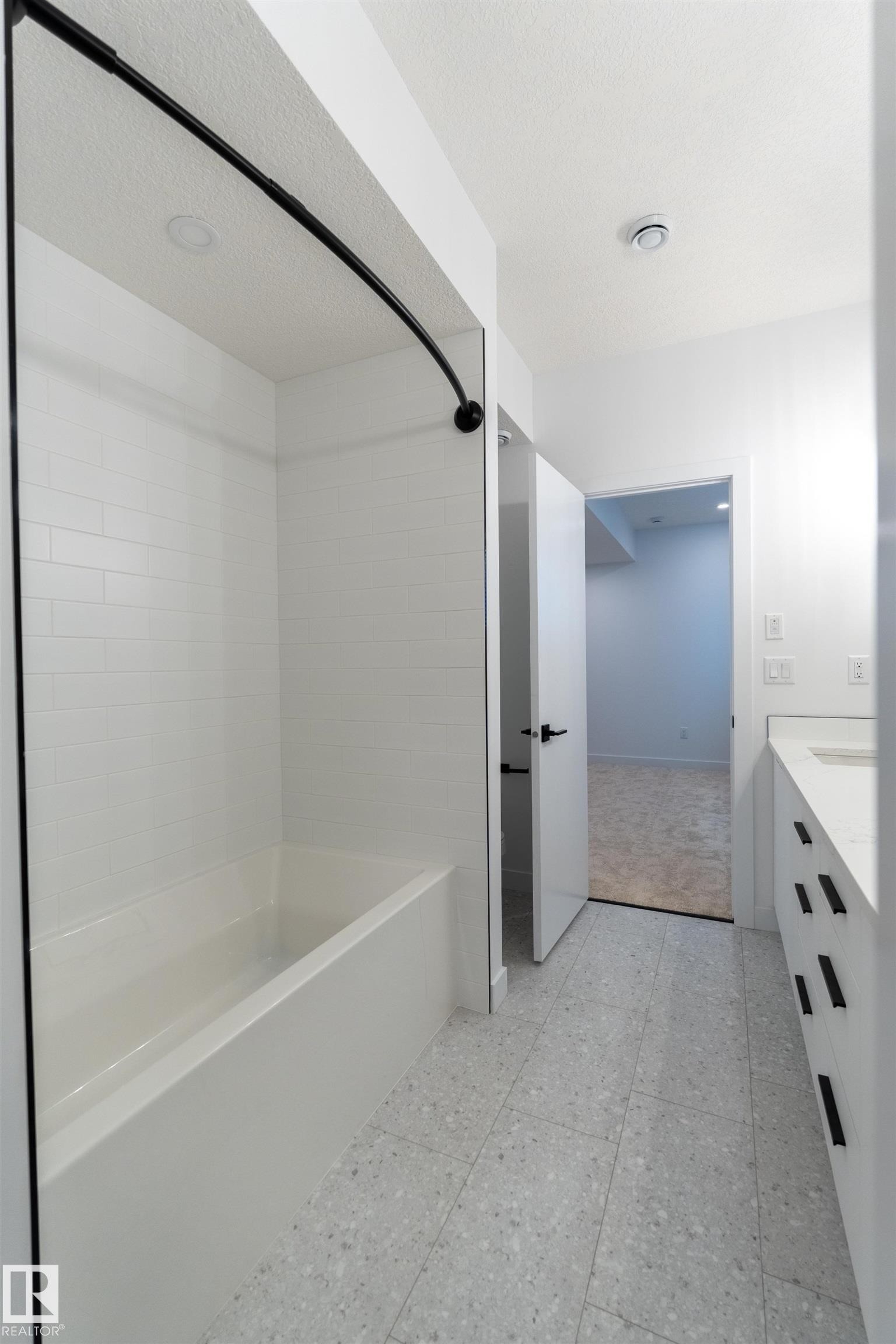 11121 51 Street Nw, Edmonton, AB