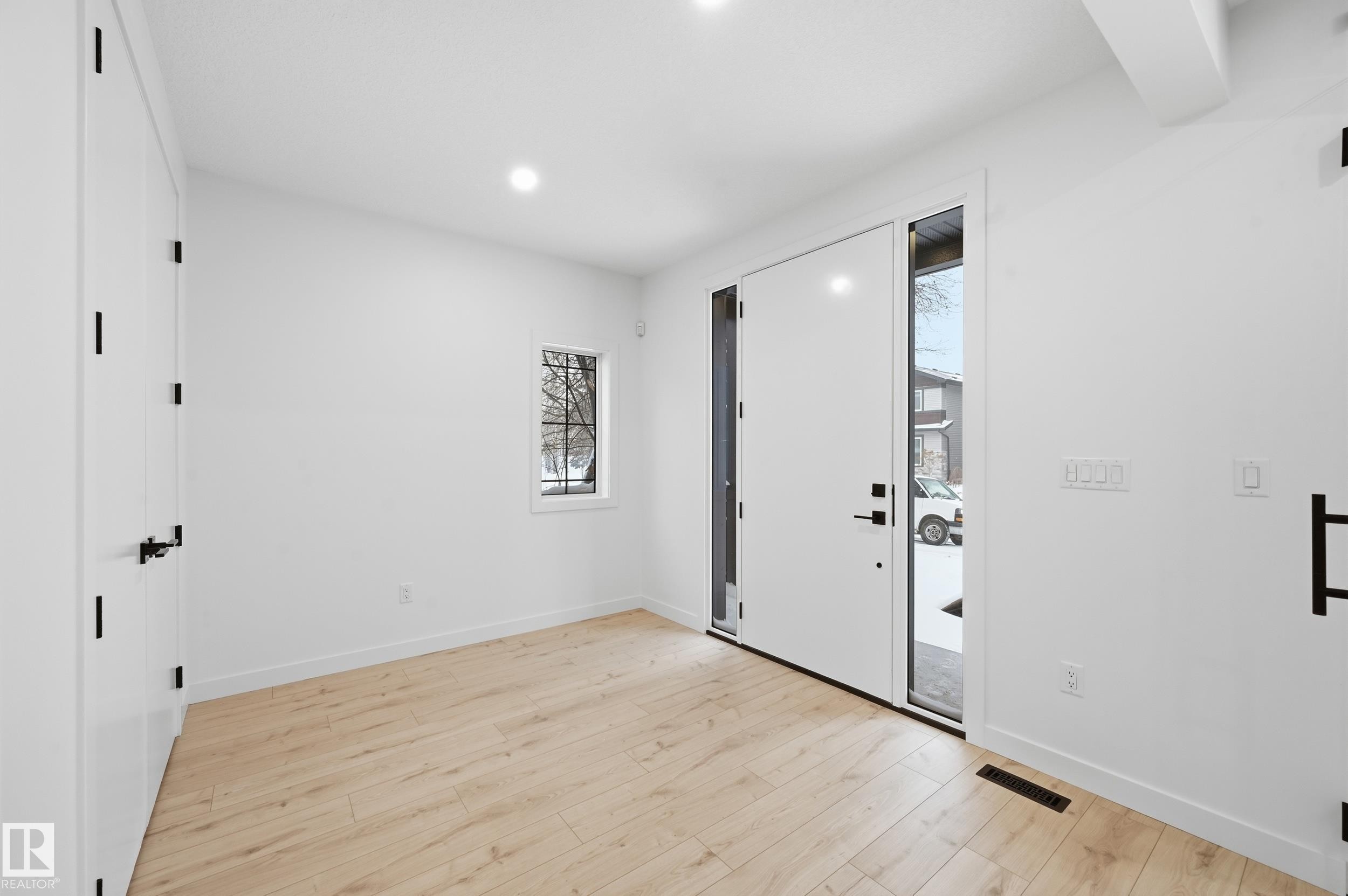 11121 51 Street Nw, Edmonton, AB