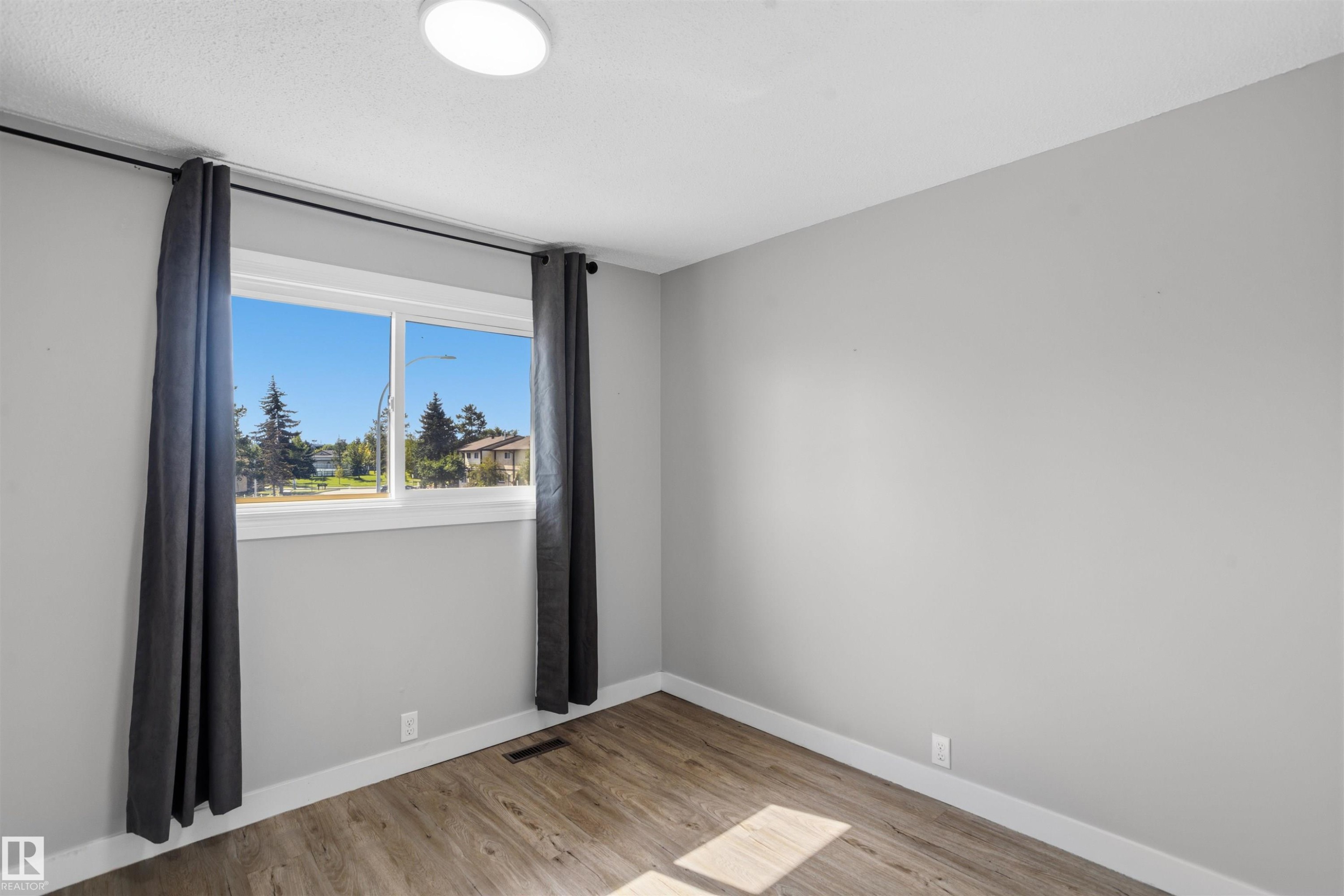 18124 93 Avenue Nw, Edmonton, AB