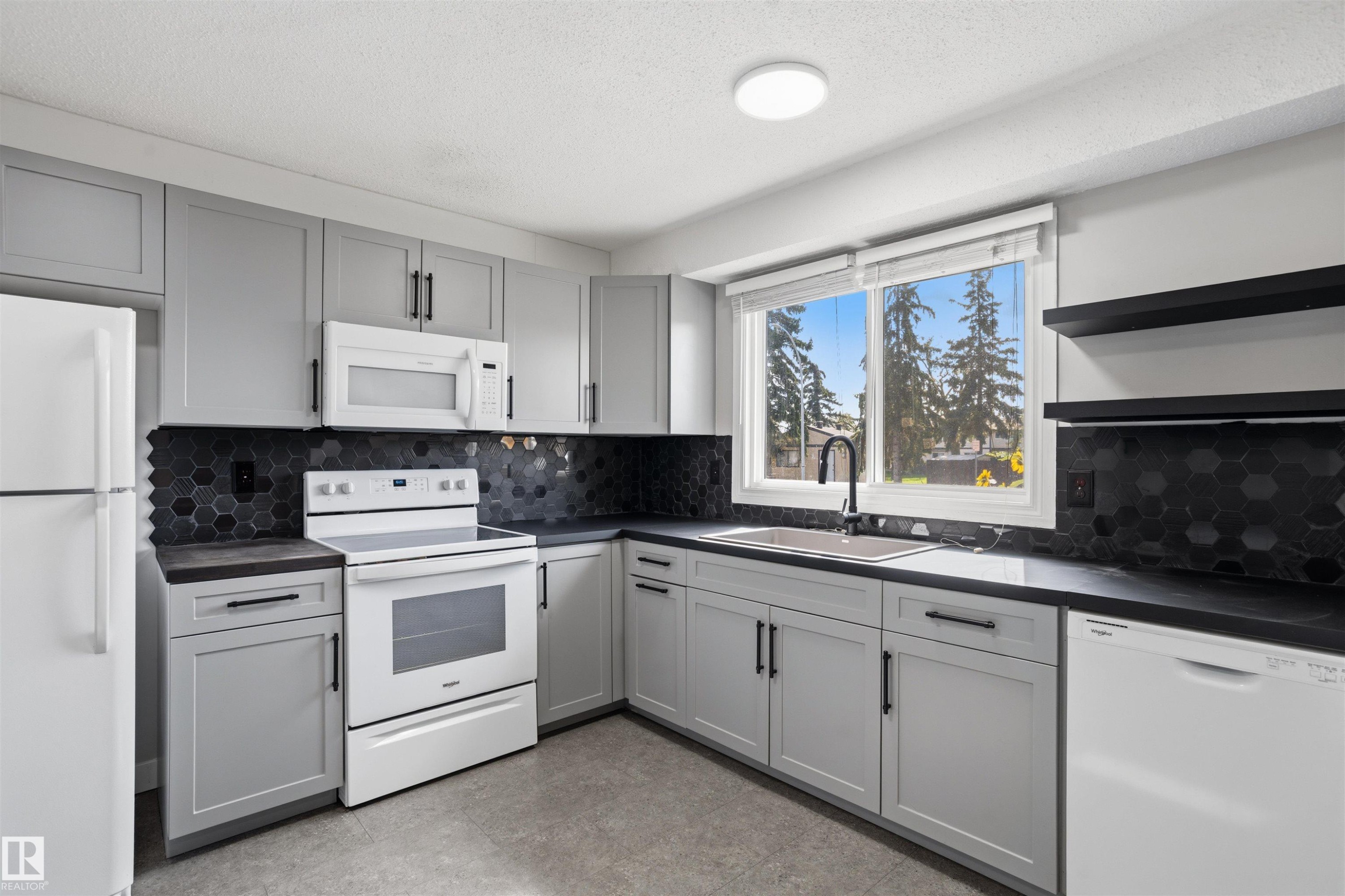 18124 93 Avenue Nw, Edmonton, AB