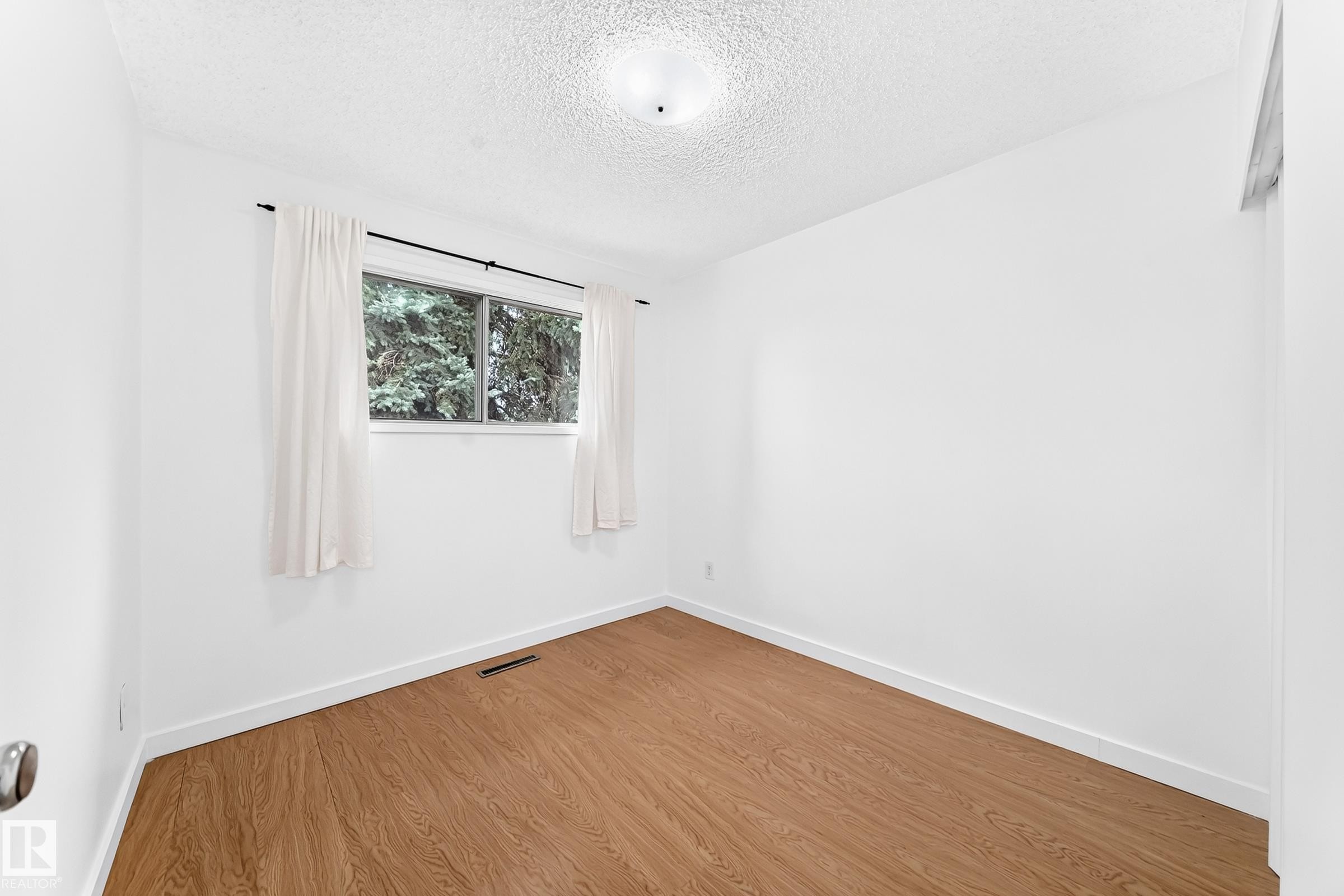 4711 105A Street Nw, Edmonton, AB