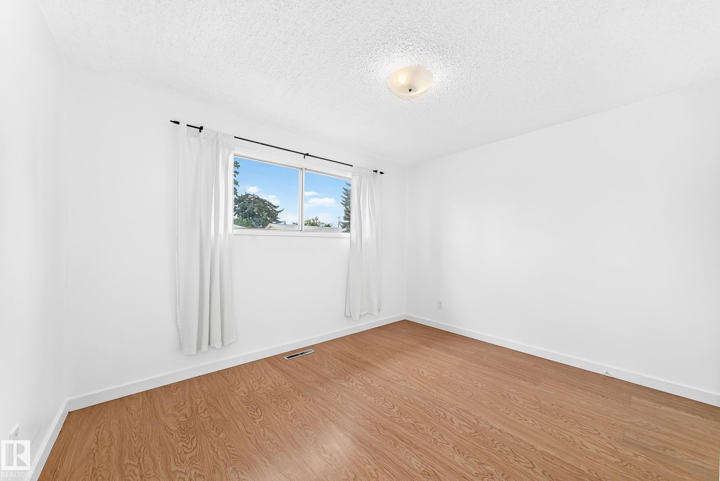 4711 105A Street Nw, Edmonton, AB