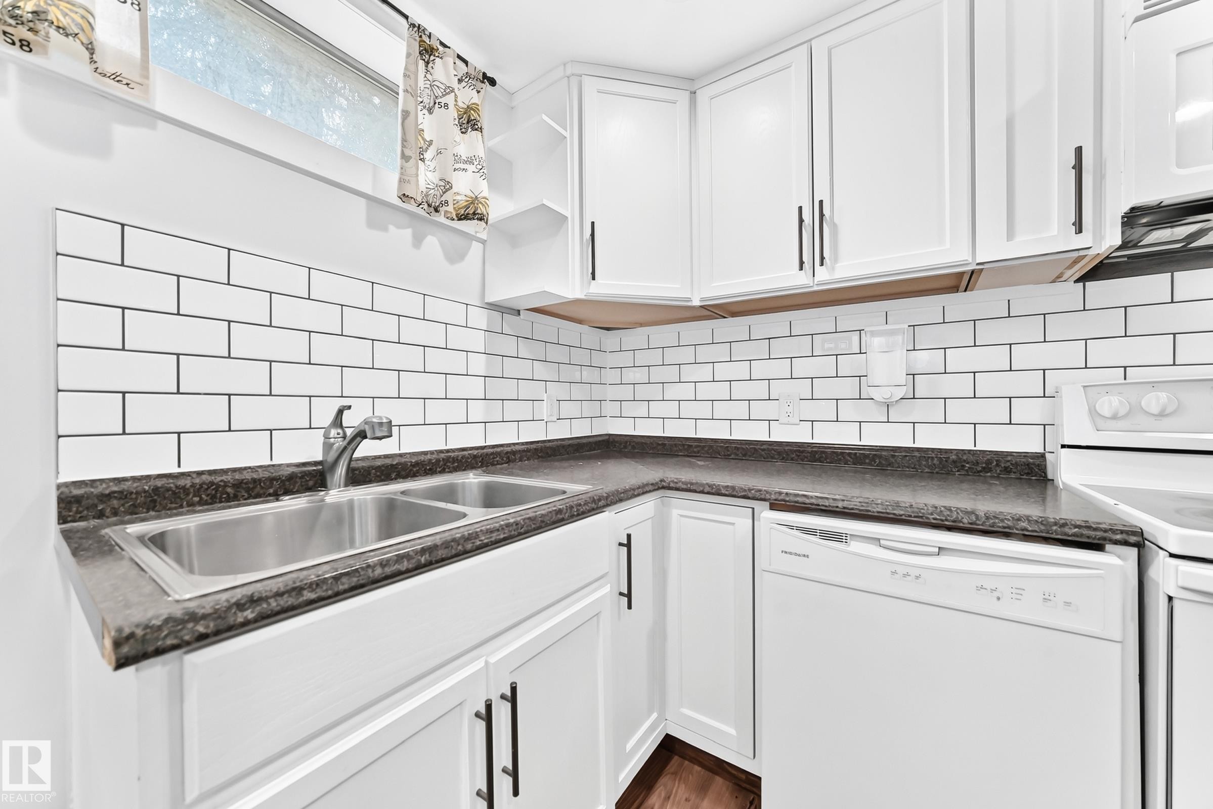 4711 105A Street Nw, Edmonton, AB