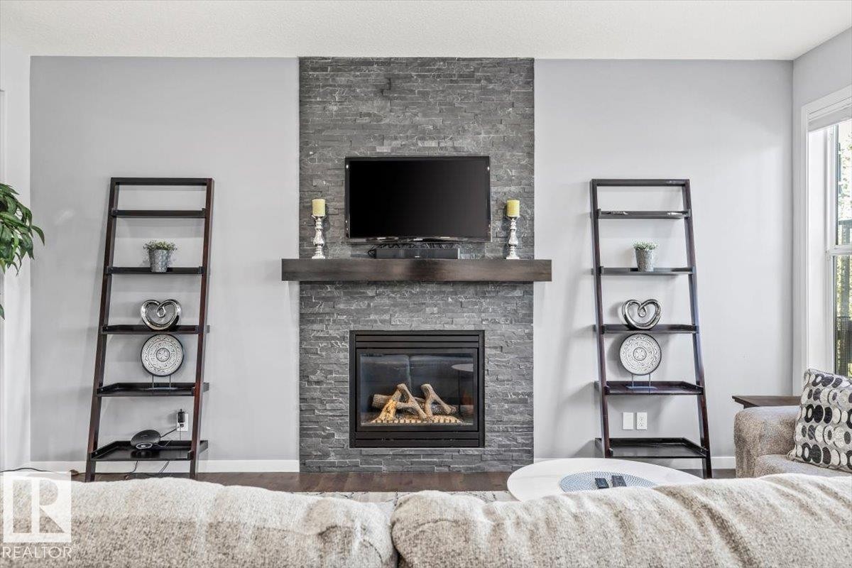 1021 Coopers Hawk Link Nw, Edmonton, AB