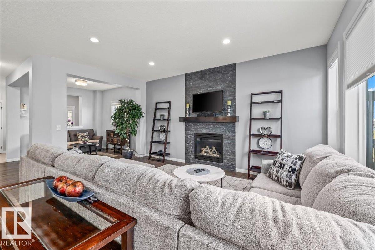 1021 Coopers Hawk Link Nw, Edmonton, AB