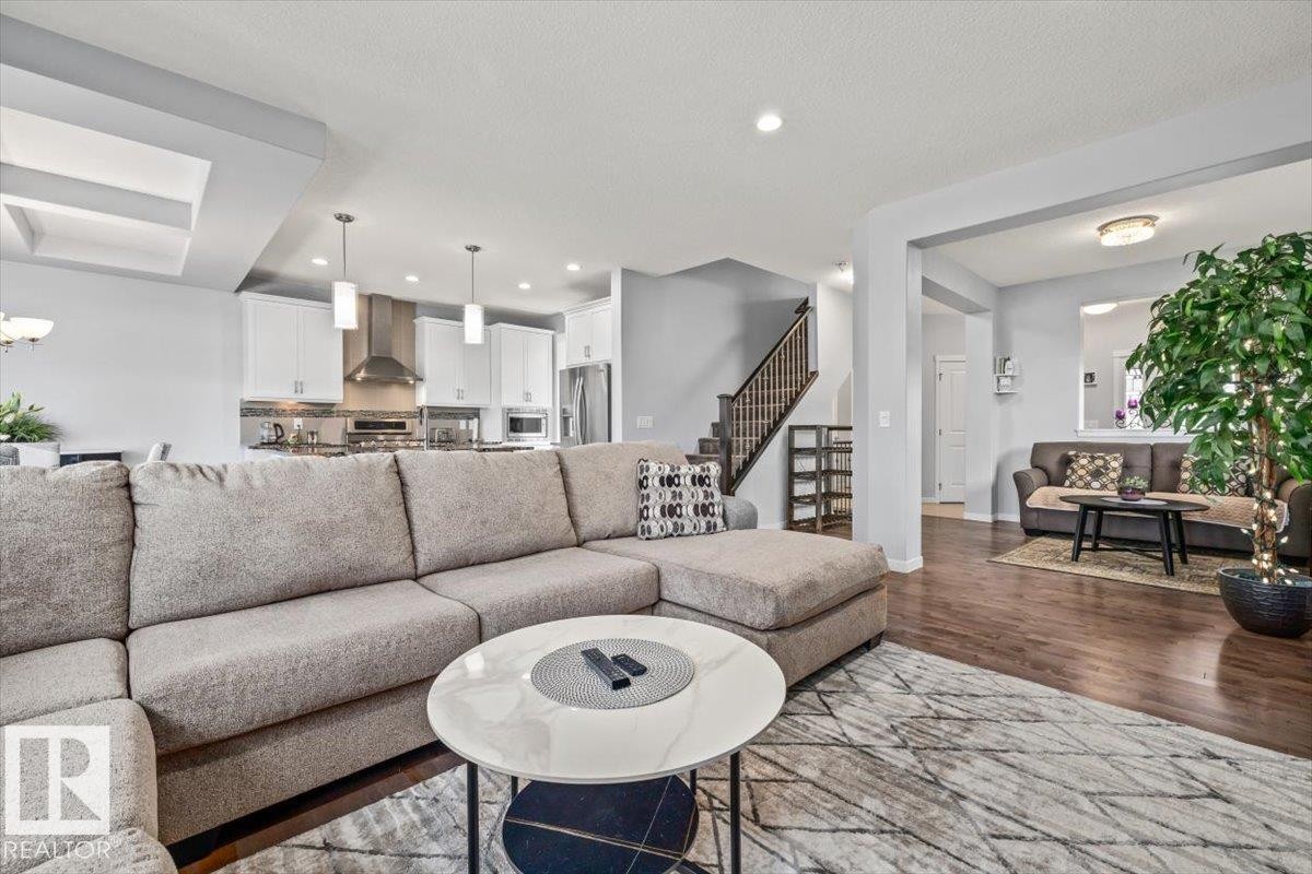 1021 Coopers Hawk Link Nw, Edmonton, AB