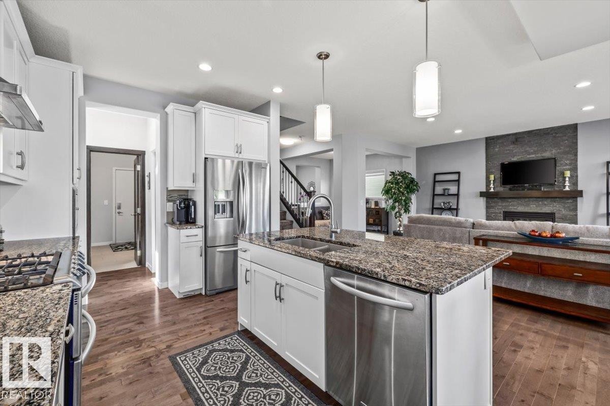 1021 Coopers Hawk Link Nw, Edmonton, AB