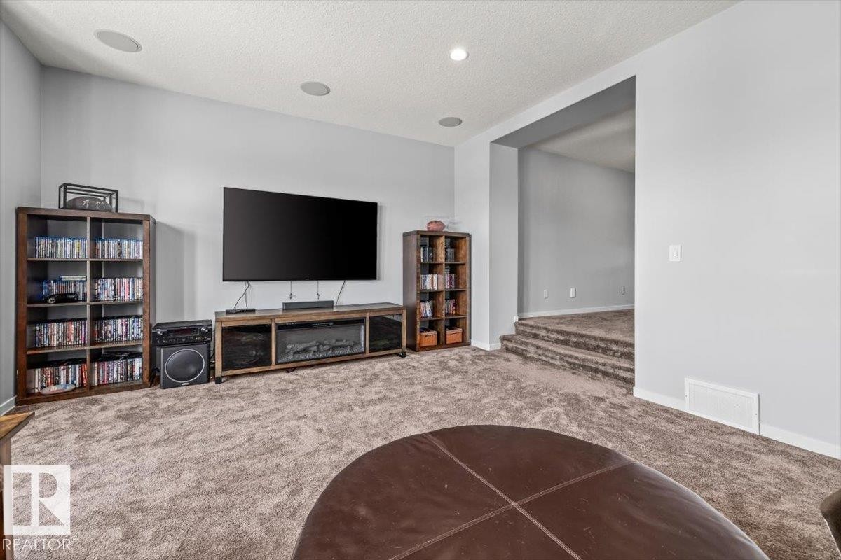 1021 Coopers Hawk Link Nw, Edmonton, AB