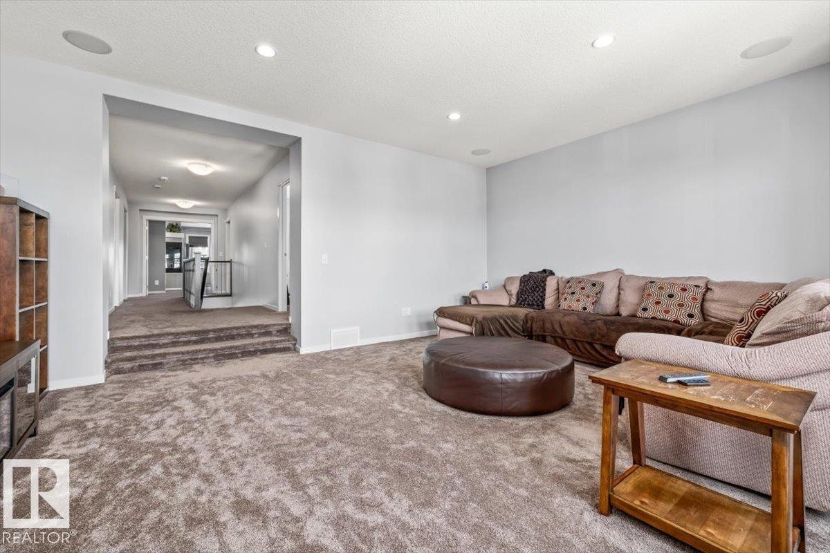 1021 Coopers Hawk Link Nw, Edmonton, AB
