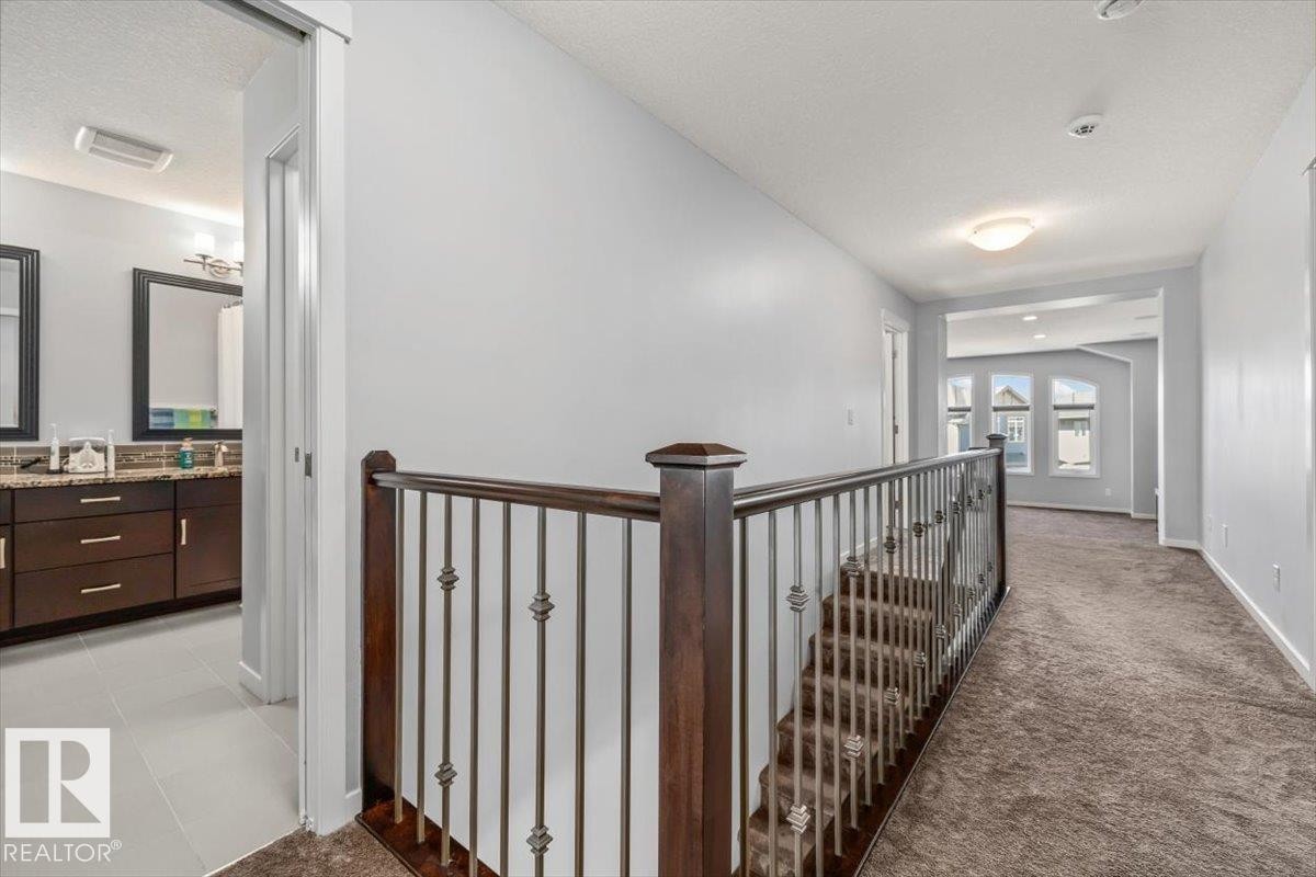 1021 Coopers Hawk Link Nw, Edmonton, AB
