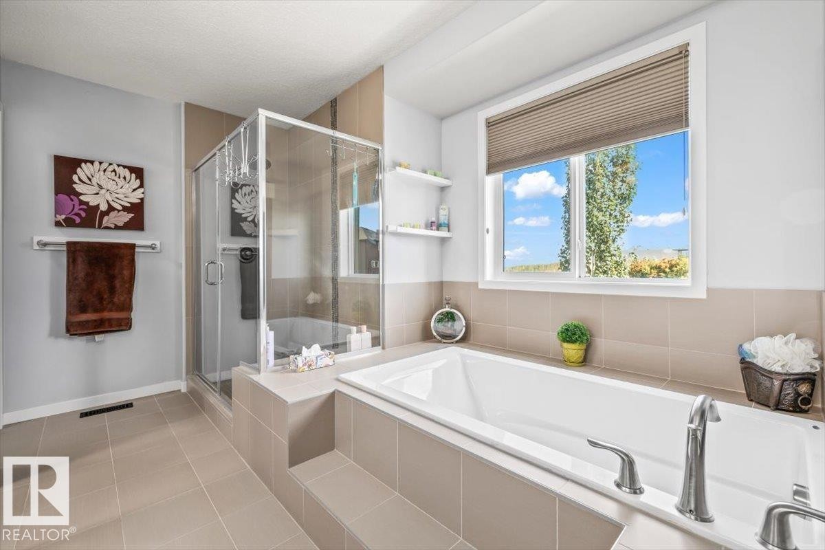 1021 Coopers Hawk Link Nw, Edmonton, AB