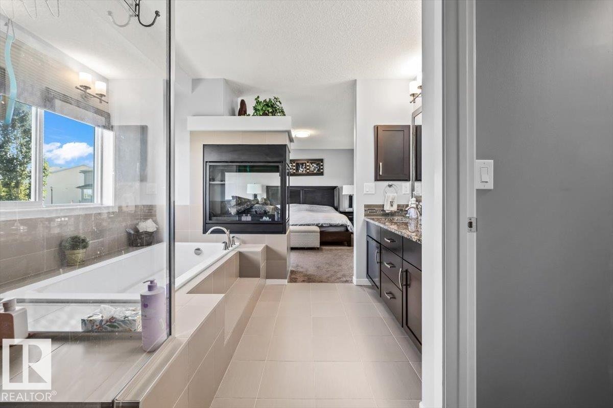 1021 Coopers Hawk Link Nw, Edmonton, AB