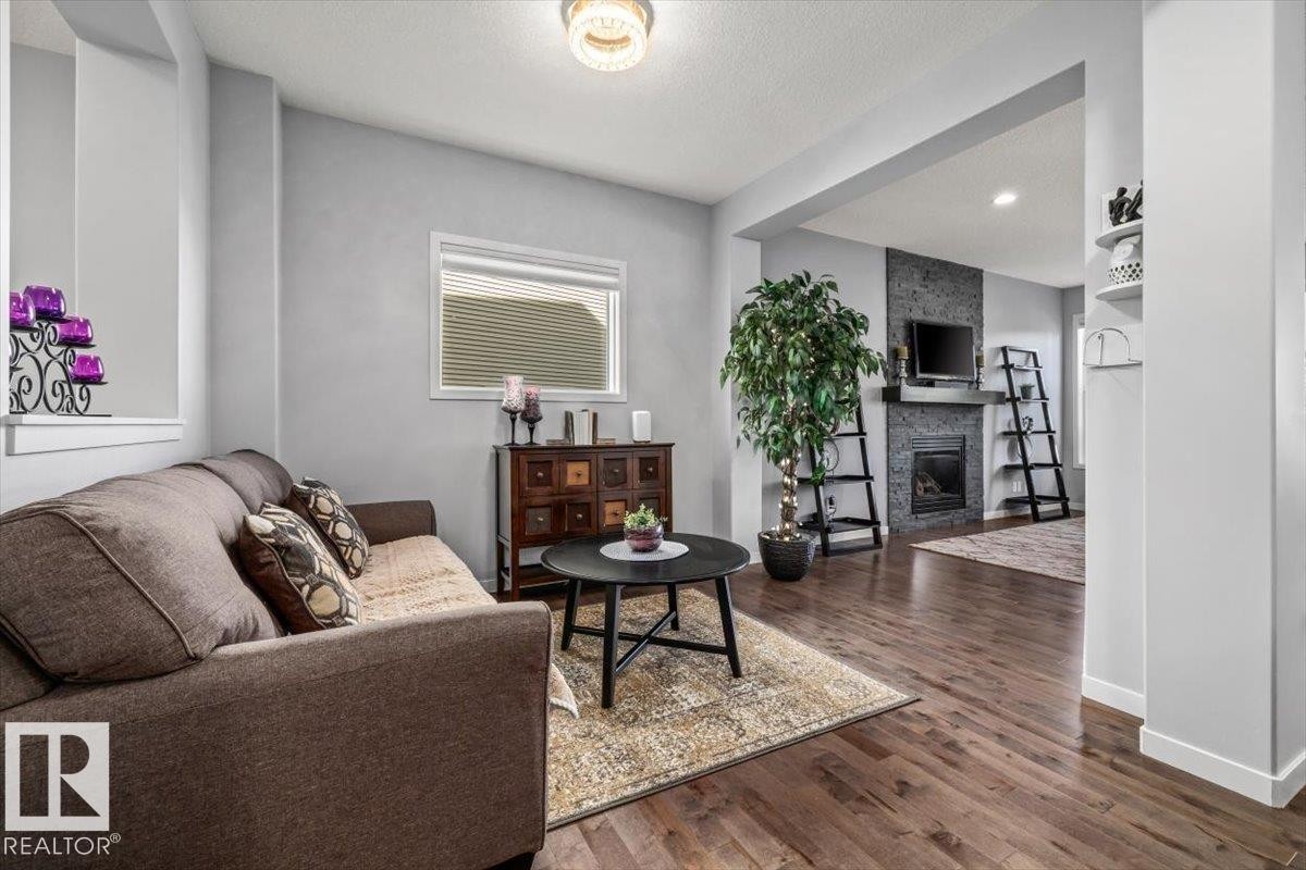 1021 Coopers Hawk Link Nw, Edmonton, AB